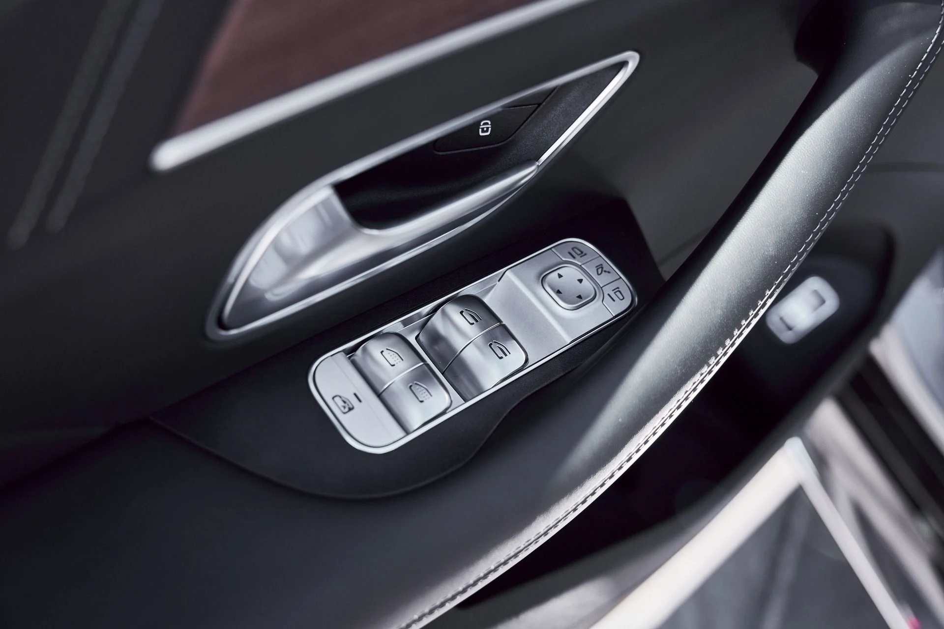 mph032_1145574656_Used_2025_Mercedes_Benz_GLS_Maybach_GLS_600_1771467906_6983d2dff4