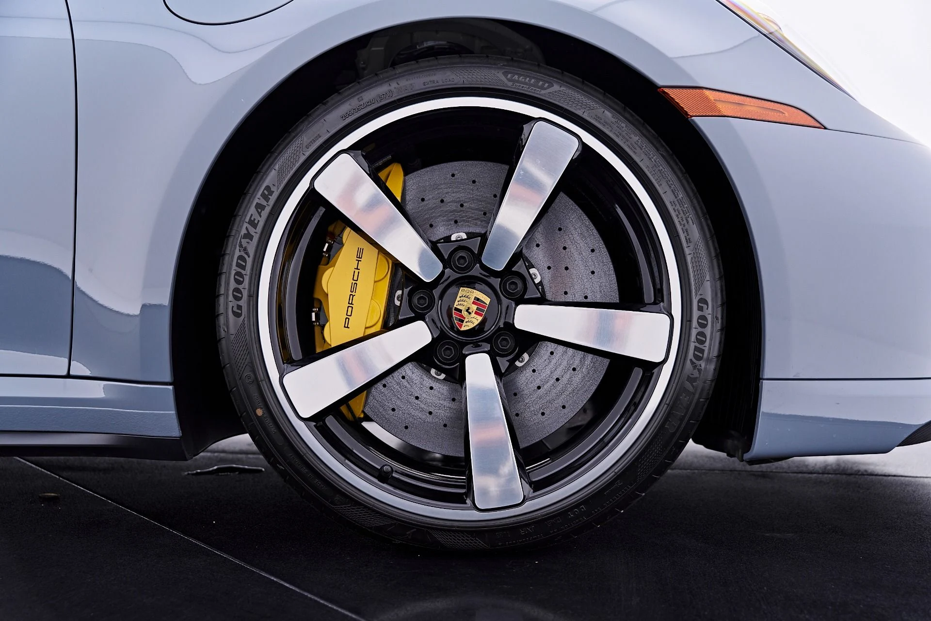 mph032_1156486361_Used_2023_Porsche_911_Turbo_S_1785208165_e21b4a8d48