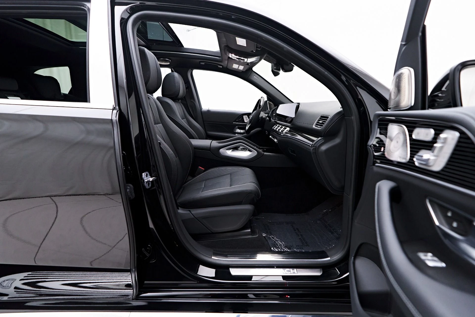 mph032_1158658581_Used_2023_Mercedes_Benz_GLS_Maybach_GLS_600_1762799218_f7b7372b5a