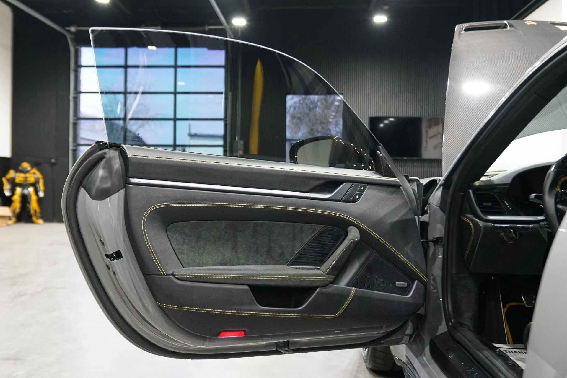 mph032_1160402700_Used_2022_Porsche_911_GT_3_1766780445_2f113f2e0f