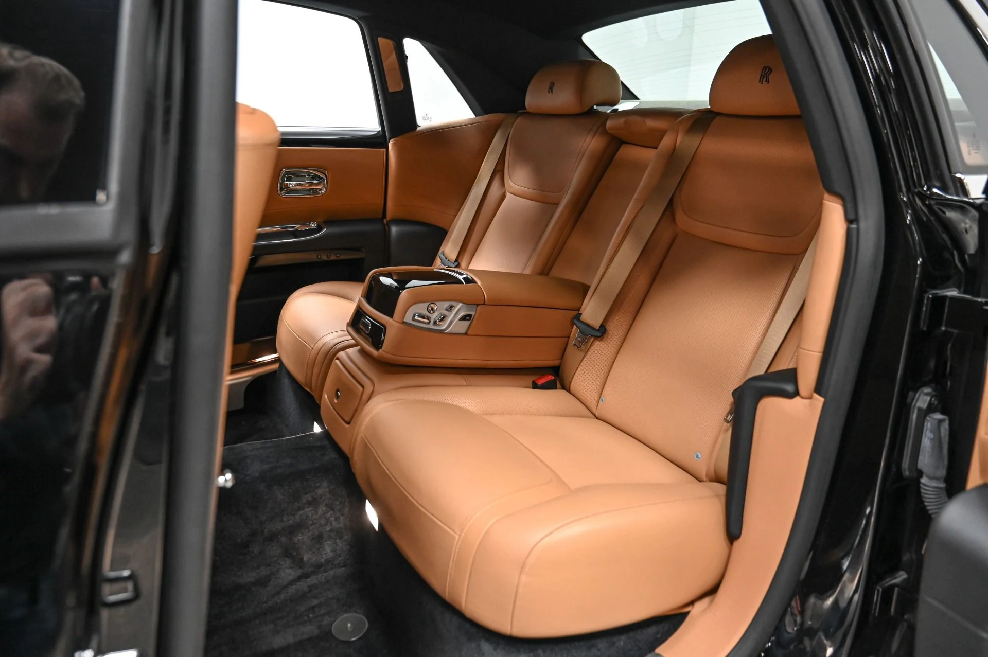 mph032_1160934280_Used_2015_Rolls_Royce_Ghost_Base_1723921602_812d01587d