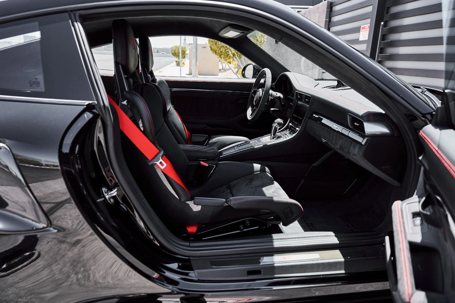mph032_1166286366_Used_2018_Porsche_911_GT_2_RS_1778880928_4f318fdcd3