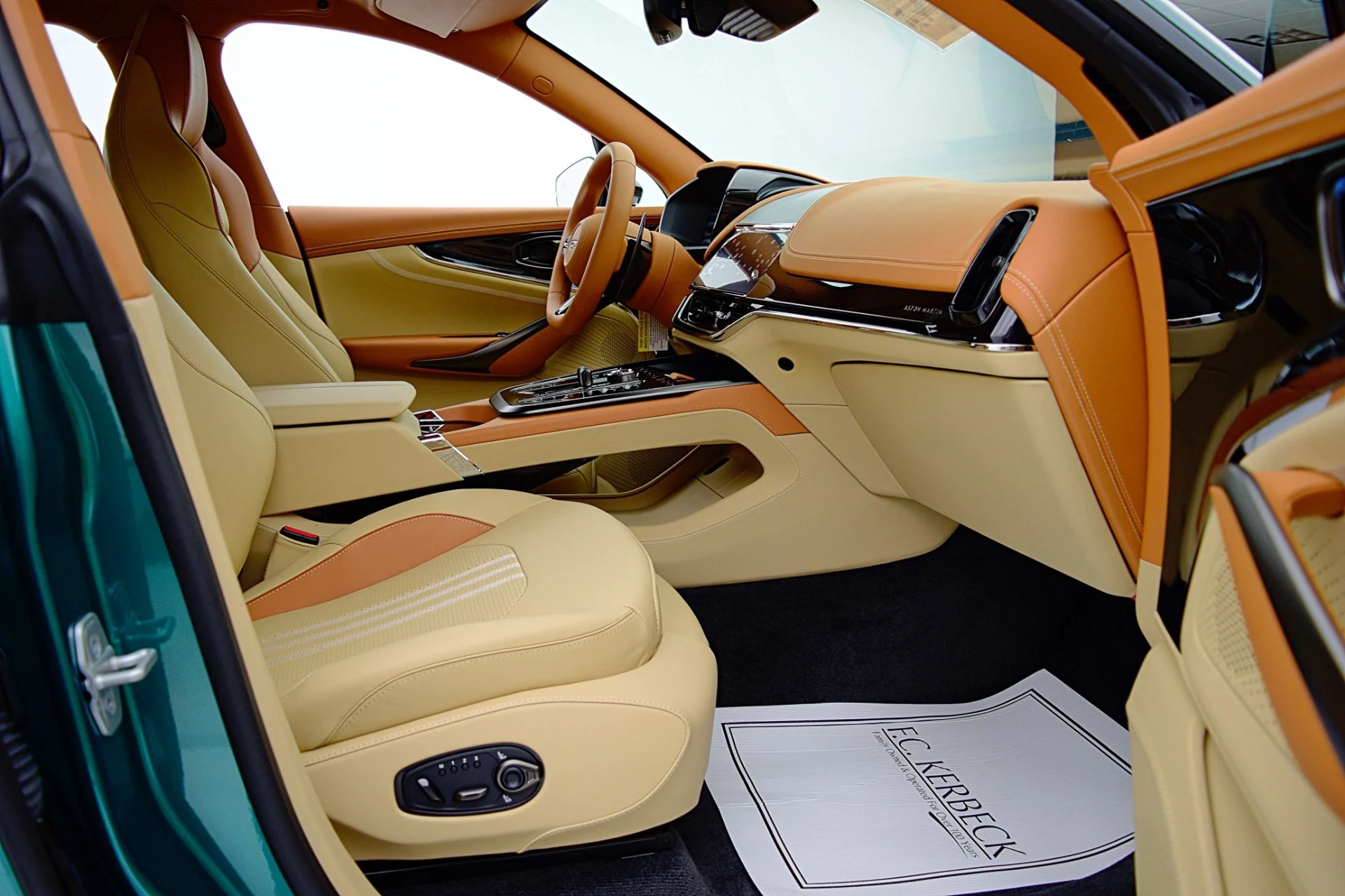 mph032_1174165193_New_2025_Aston_Martin_DBX_707_135a48914e