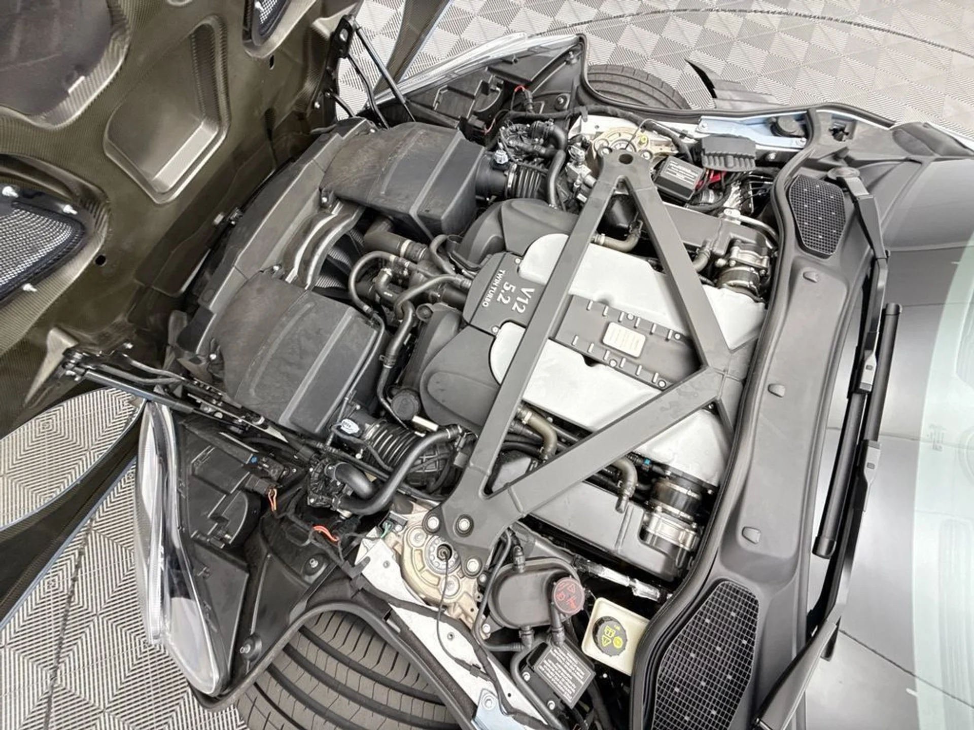 mph032_1190889642_used_2021_aston_martin_dbs_superleggeravolante_8119_22994396_33_1024_3e70f313fb