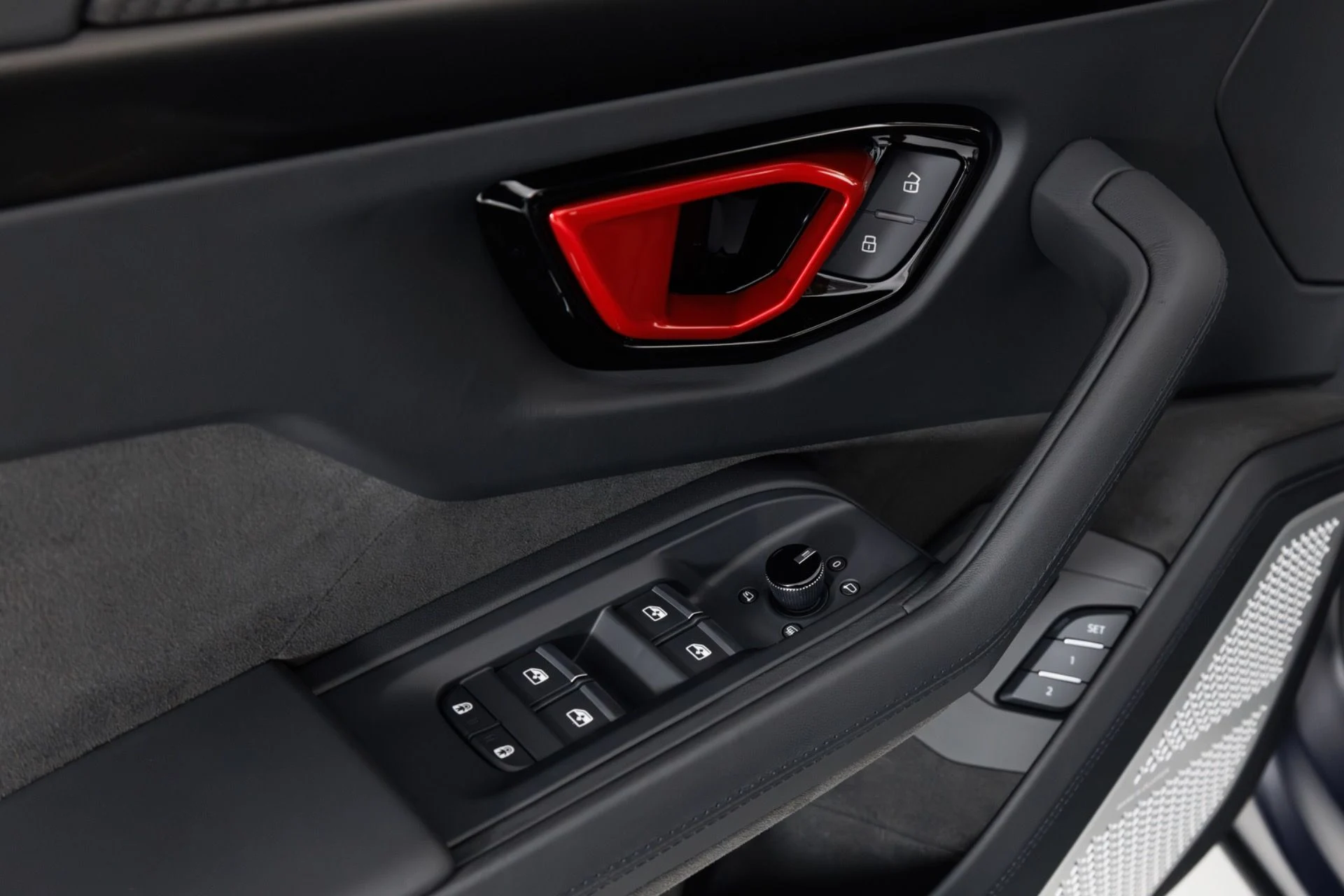 mph032_1215356521_Used_2025_Lamborghini_Urus_SE_1779304708_cffe164de7