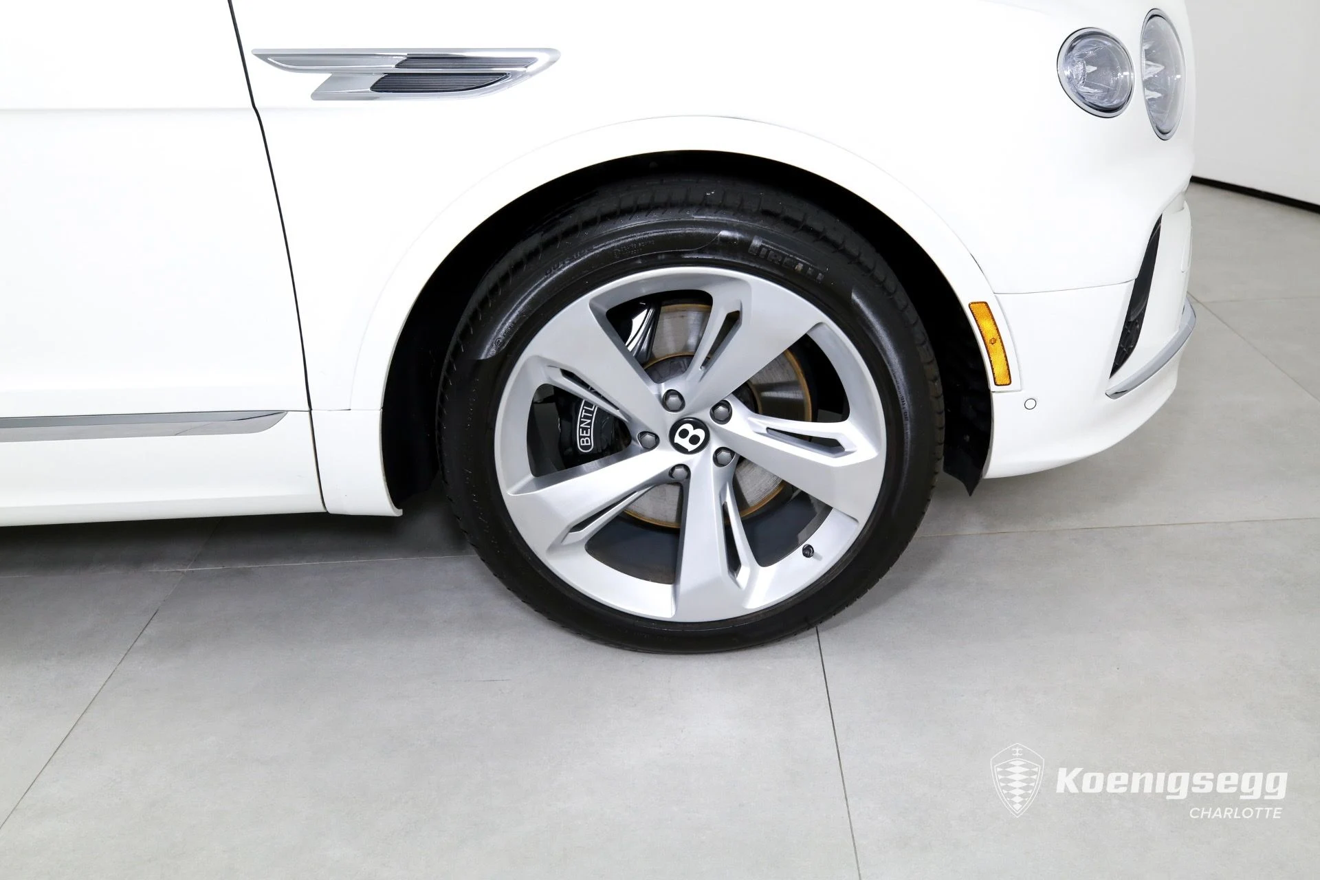 mph032_1229380356_Used_2023_Bentley_Bentayga_Hybrid_1760985662_a4385d10b3