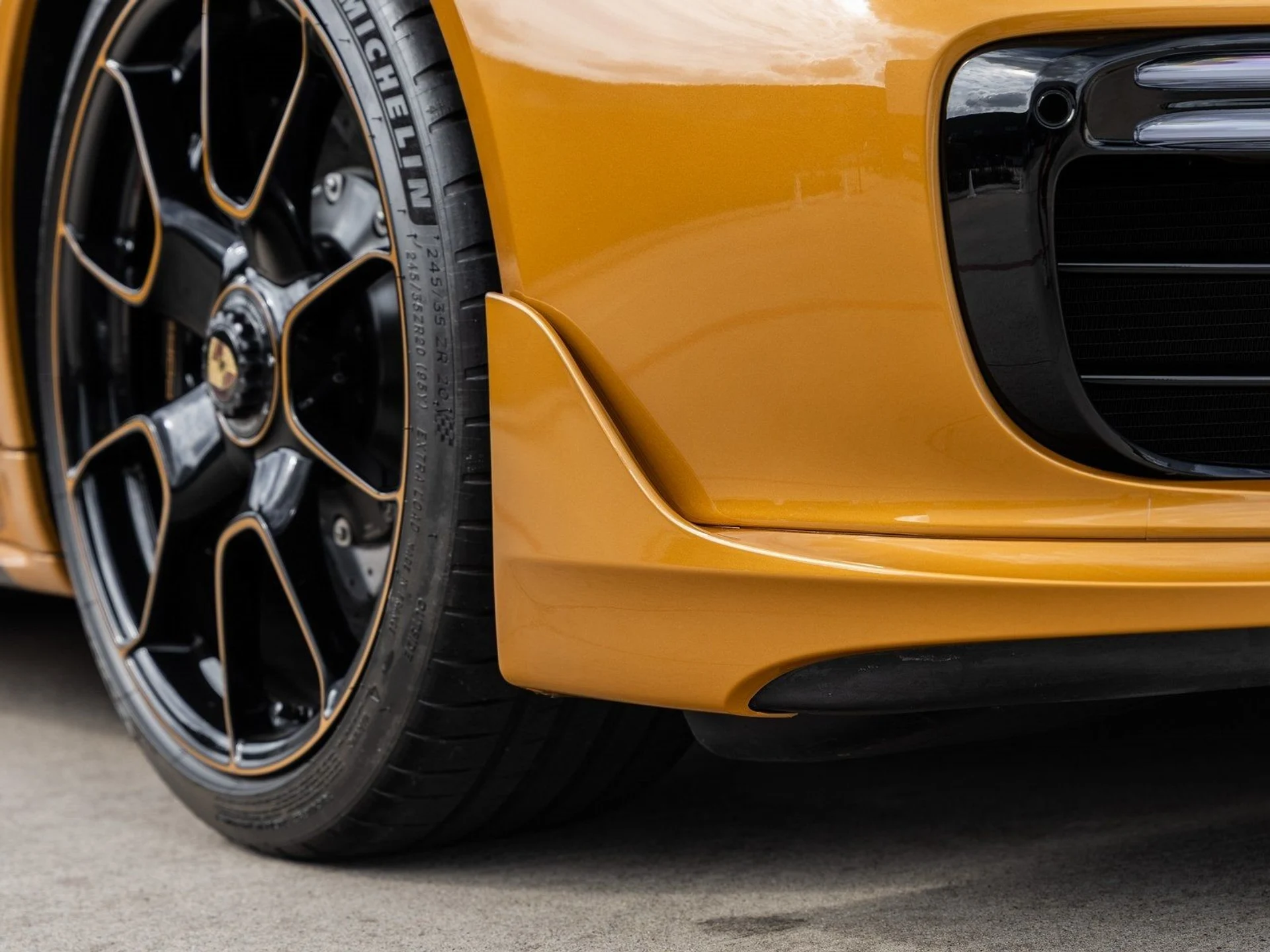 mph032_128455639_33_97778c3592