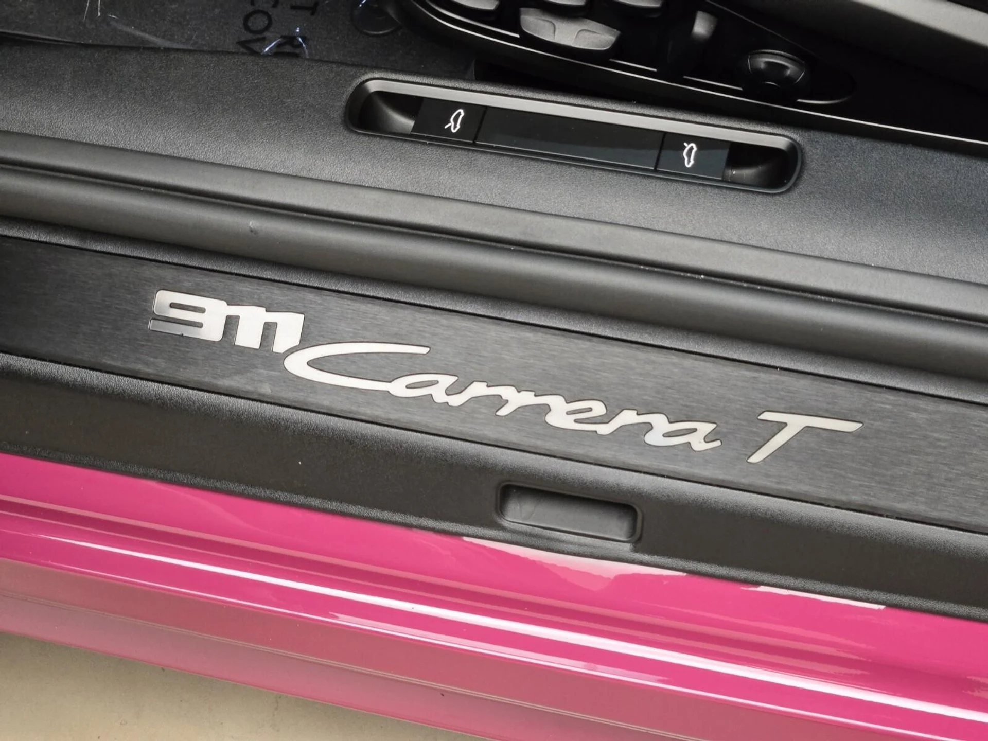 mph032_1286656977_Used_2024_Porsche_911_Carrera_T_1759907325_a83a2aa11f