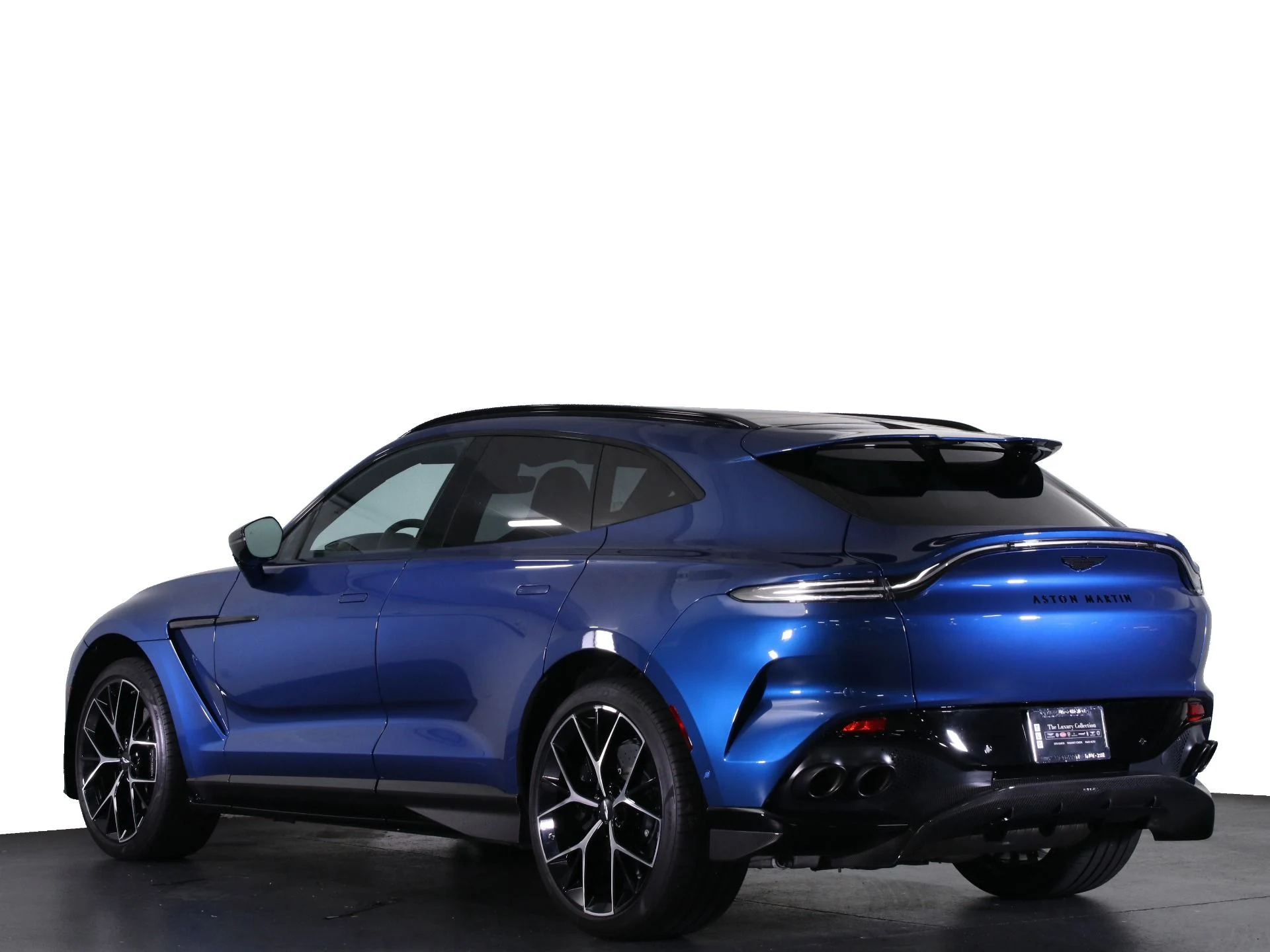 mph032_12908515_Used_2025_Aston_Martin_DBX_707_1758482784_f5d965de11