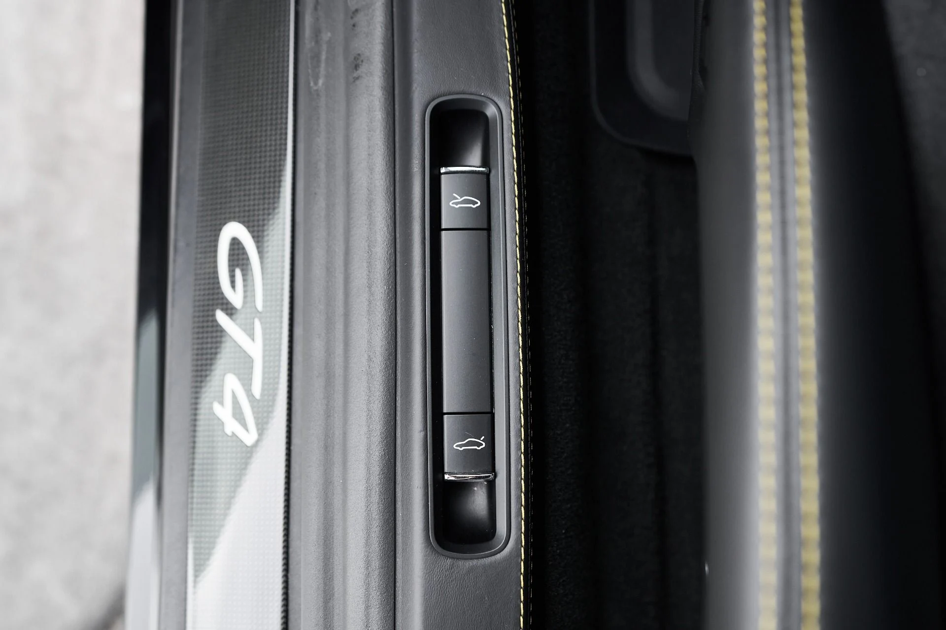 mph032_1293673905_Used_2020_Porsche_718_Cayman_GT_4_1763019547_c6ea3ccdf0