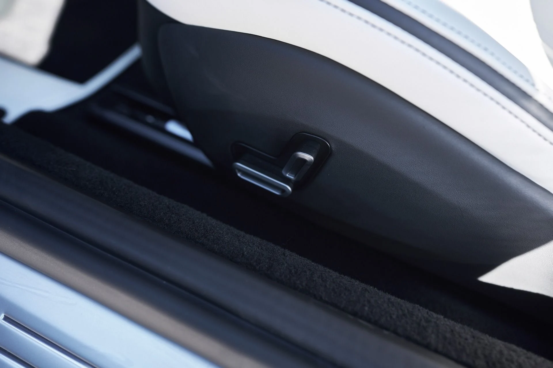 mph032_1295368689_Used_2024_Ferrari_Roma_Base_1762022574_84f0ee74f3