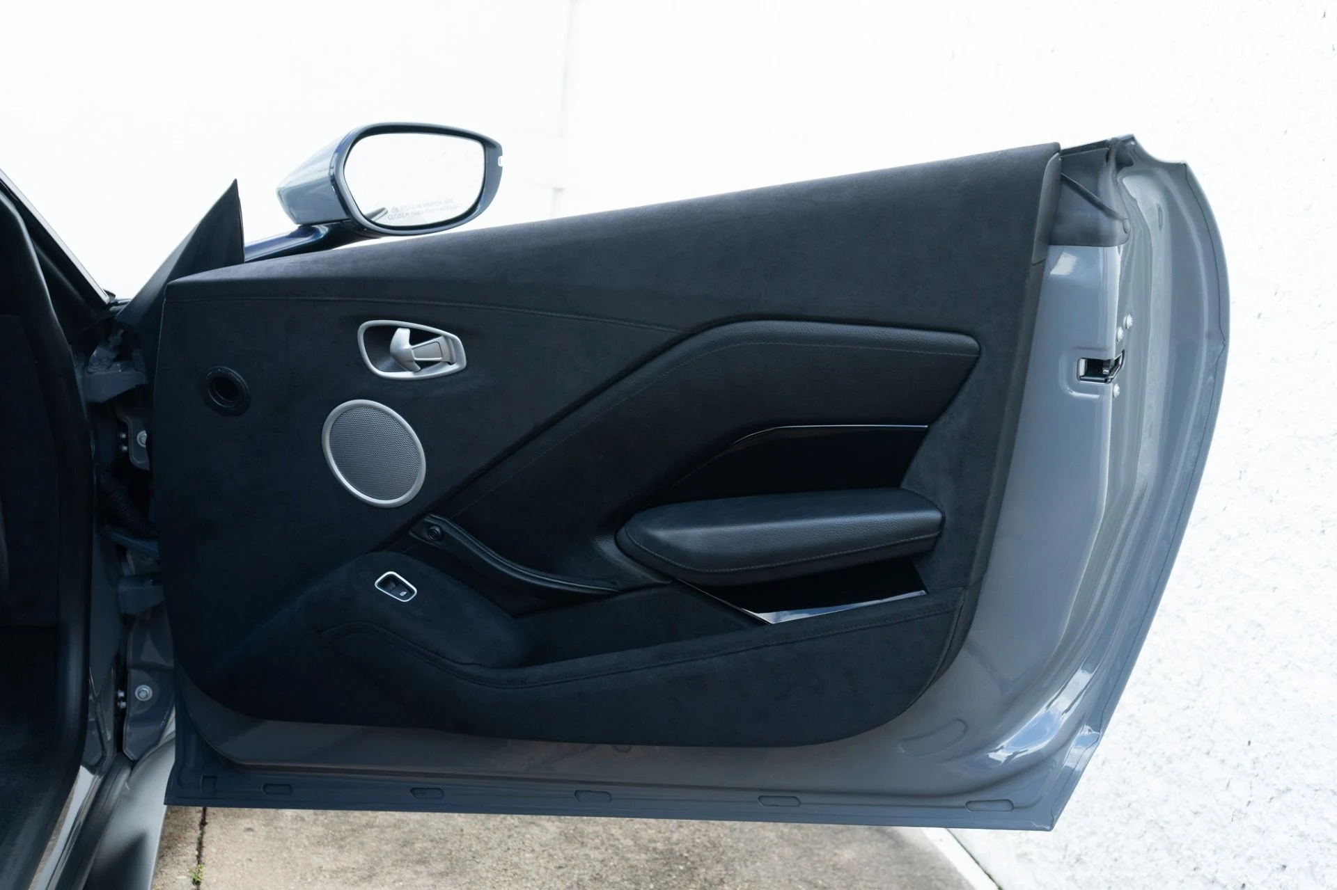 mph032_12960131_Used_2020_Aston_Martin_Vantage_1781738280_e43e93ccdc