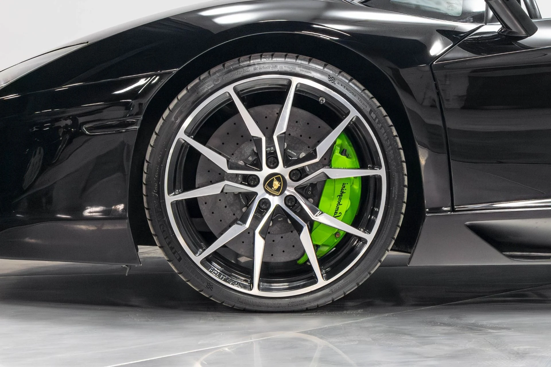 mph032_1298203059_Used_2015_Lamborghini_Aventador_LP_700_4_1780593182_95bc029b4e
