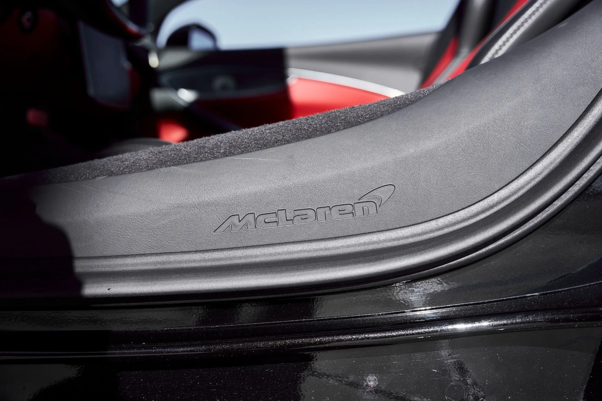 mph032_1304123127_Used_2025_Mc_Laren_Artura_1768013088_aebbcec6db