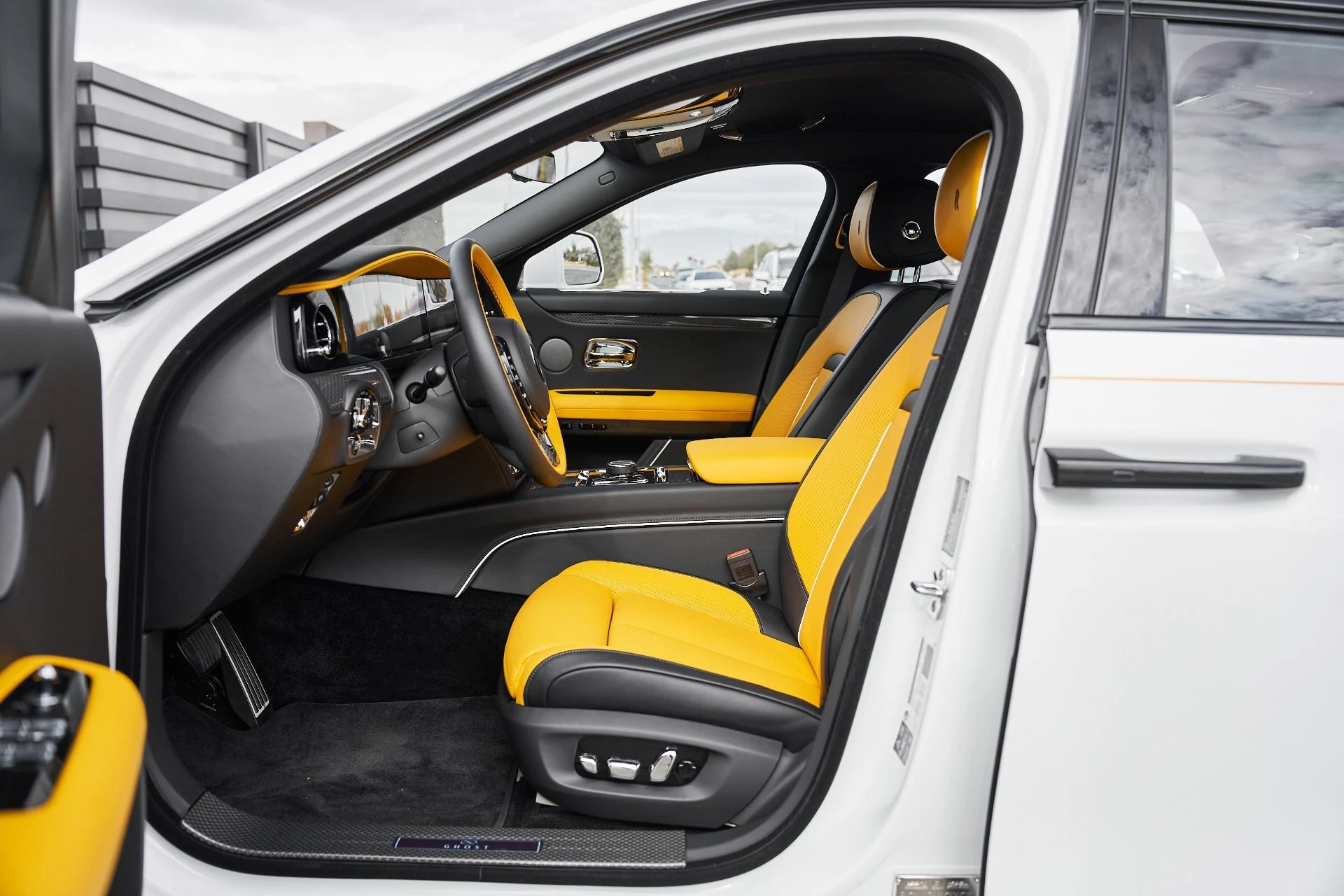 mph032_1305131146_Used_2025_Rolls_Royce_Ghost_Black_Badge_1763167783_e994b68021