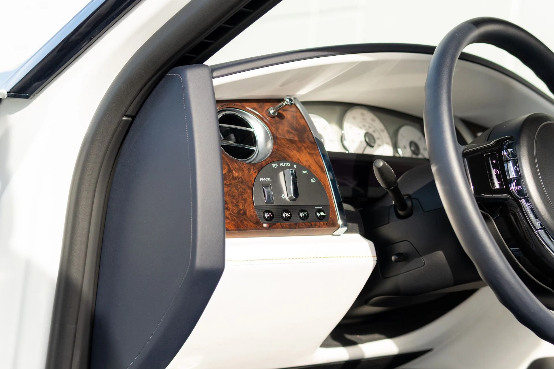 mph032_1307769686_Used_2018_Rolls_Royce_Ghost_1765824060_96fbb3125e