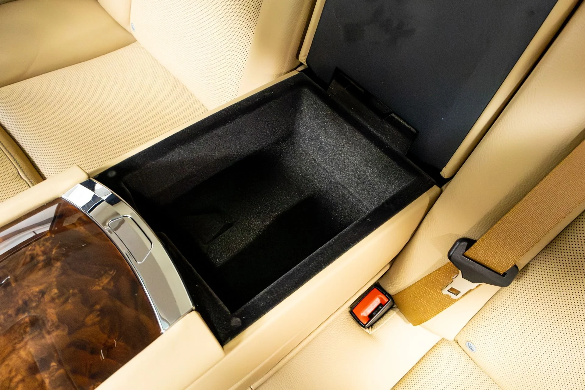 mph032_131179937_Used_2017_Rolls_Royce_Ghost_1774888920_aae01a5765