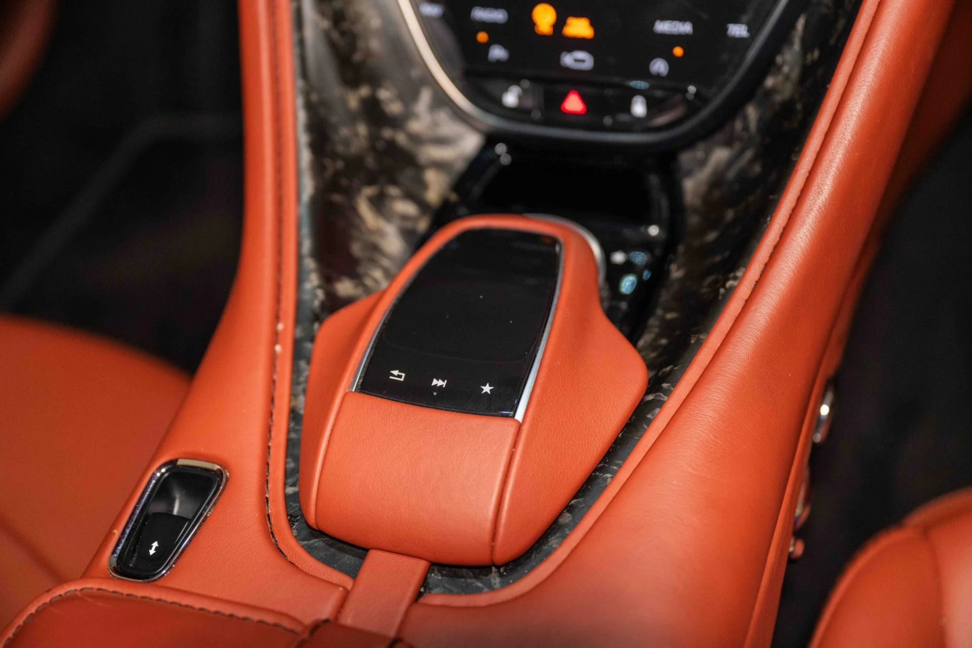 mph032_1317082223_Used_2019_Aston_Martin_DBS_Superleggera_1726670802_e93d8c695f
