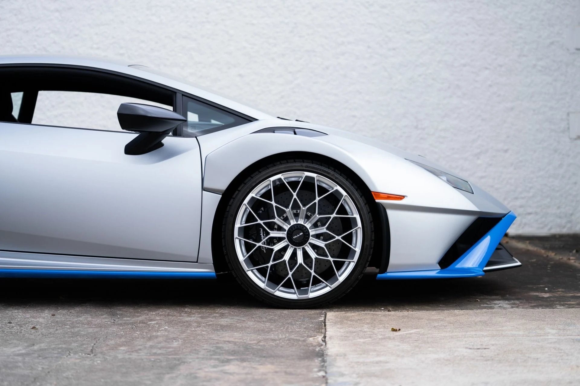 mph032_131884286_Used_2023_Lamborghini_Huracan_STO_1768246736_6df4065838