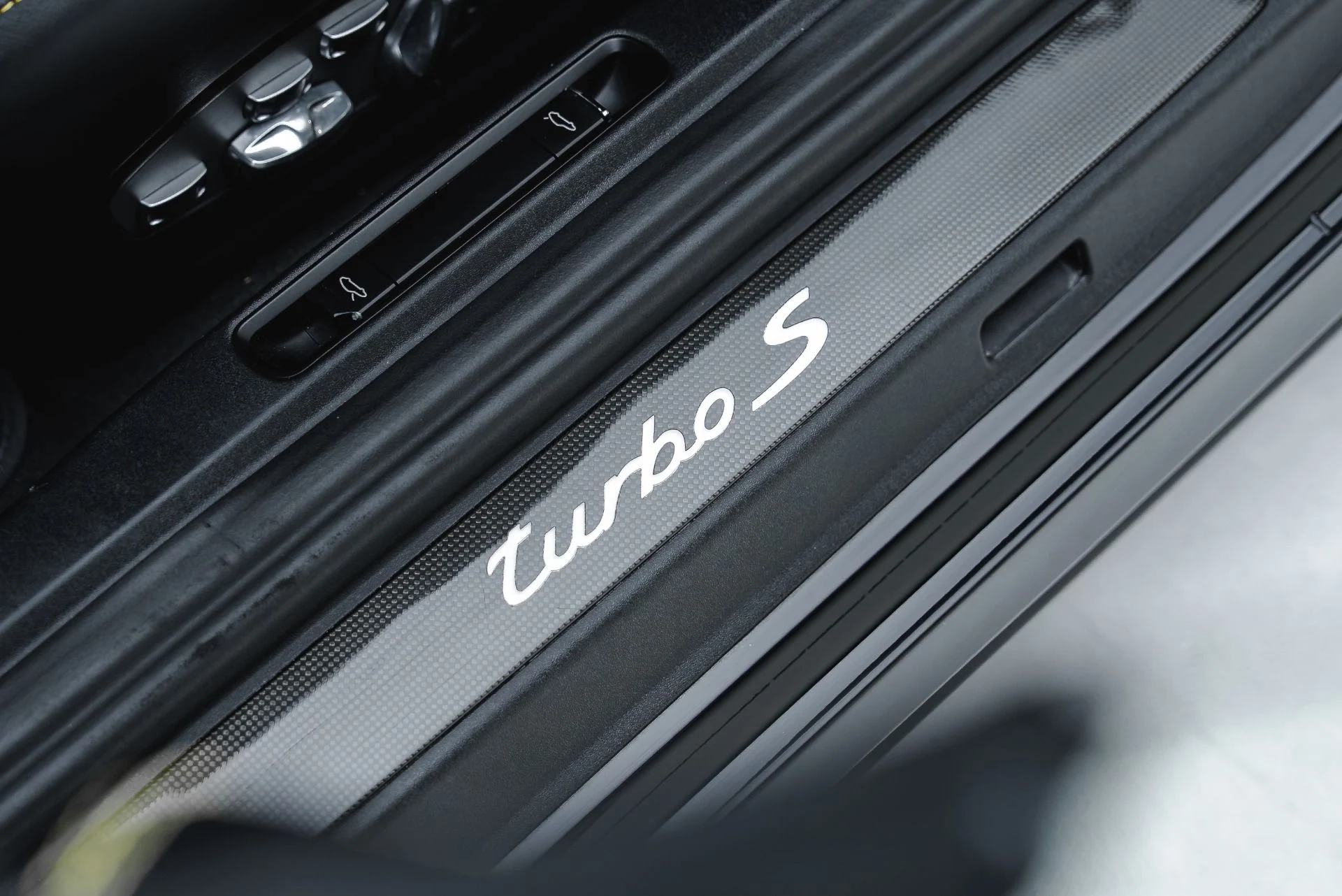 mph032_132192390_Used_2014_Porsche_911_Turbo_S_1791845088_b831ee101d