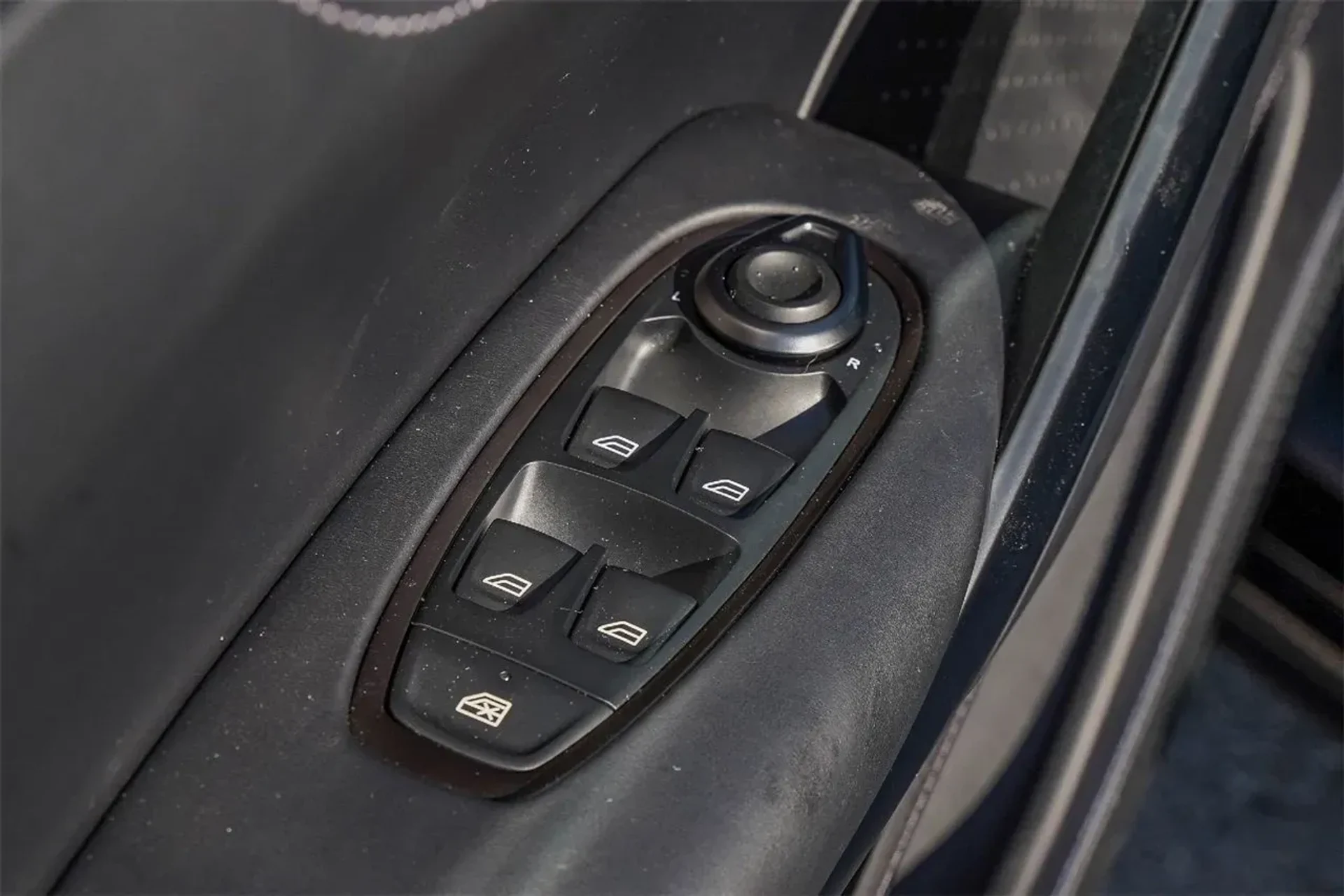 mph032_1330568766_20a2222056544949a73c20c90ab87f48_e26854e803