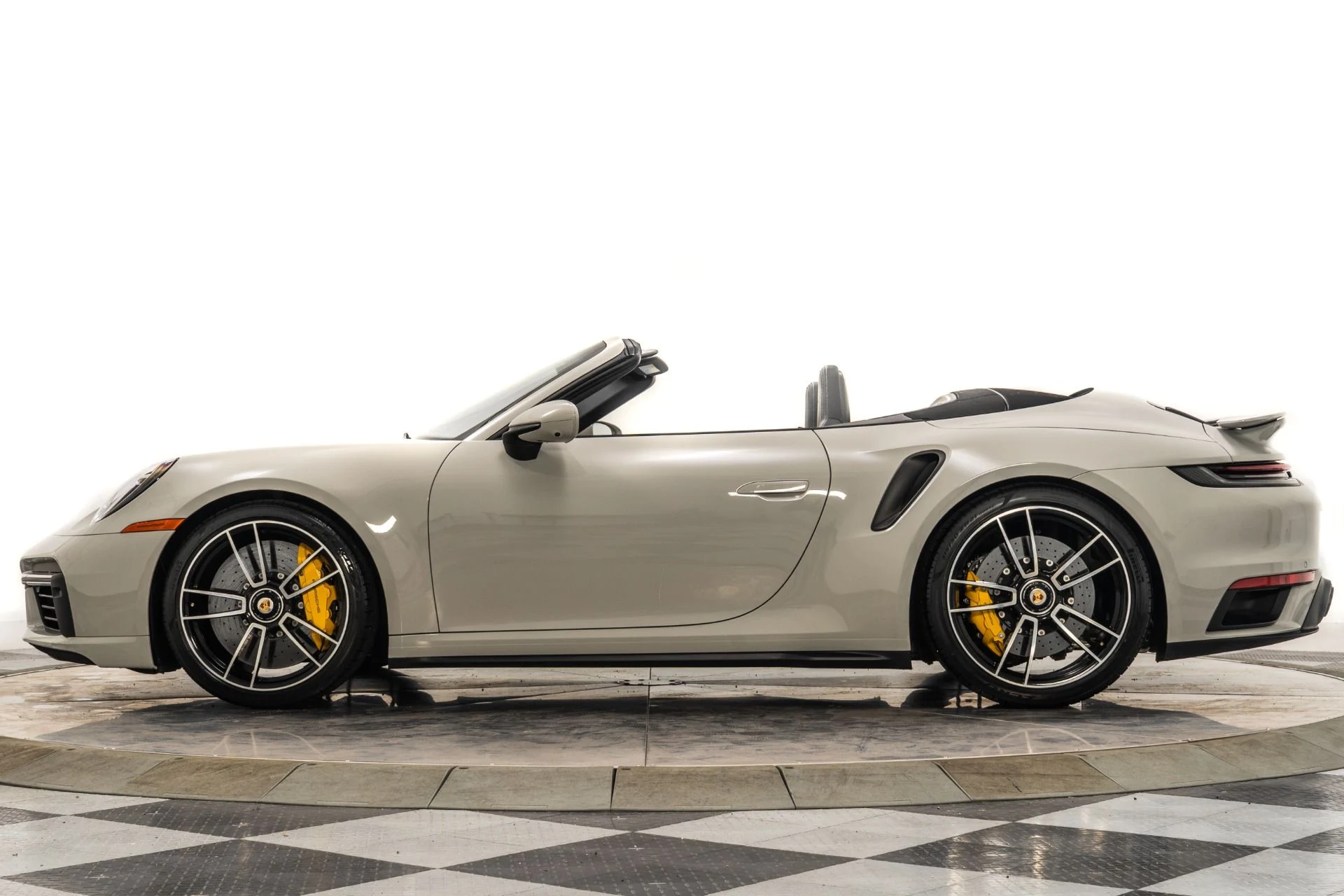 mph032_1334816580_Used_2023_Porsche_911_Turbo_S_Cabriolet_1759781880_e8f00abedc