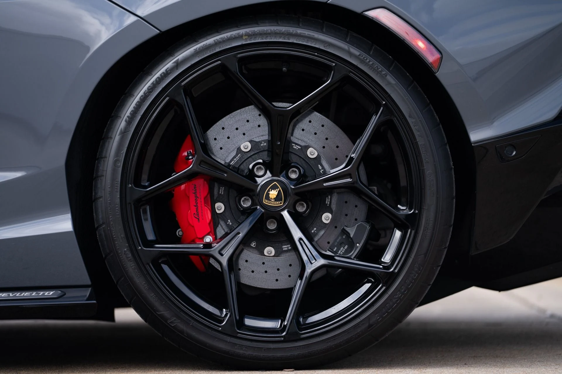 mph032_135928598_Used_2024_Lamborghini_Revuelto_1766428985_f46da80629