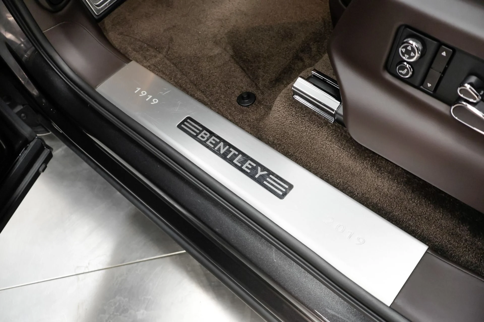 mph032_1361133630_Used_2020_Bentley_Bentayga_V8_1761664862_e8d0a32506