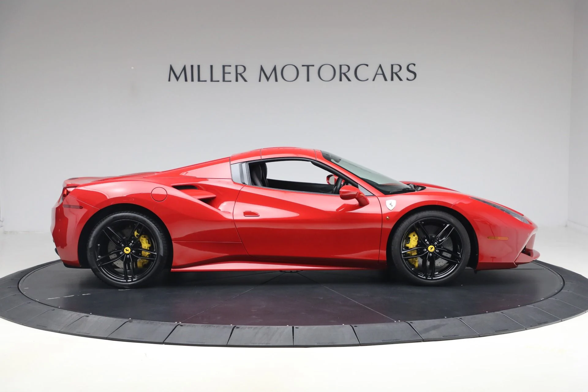 mph032_1363331013_Used_2019_Ferrari_488_Spider_1792598381_5488485cc1