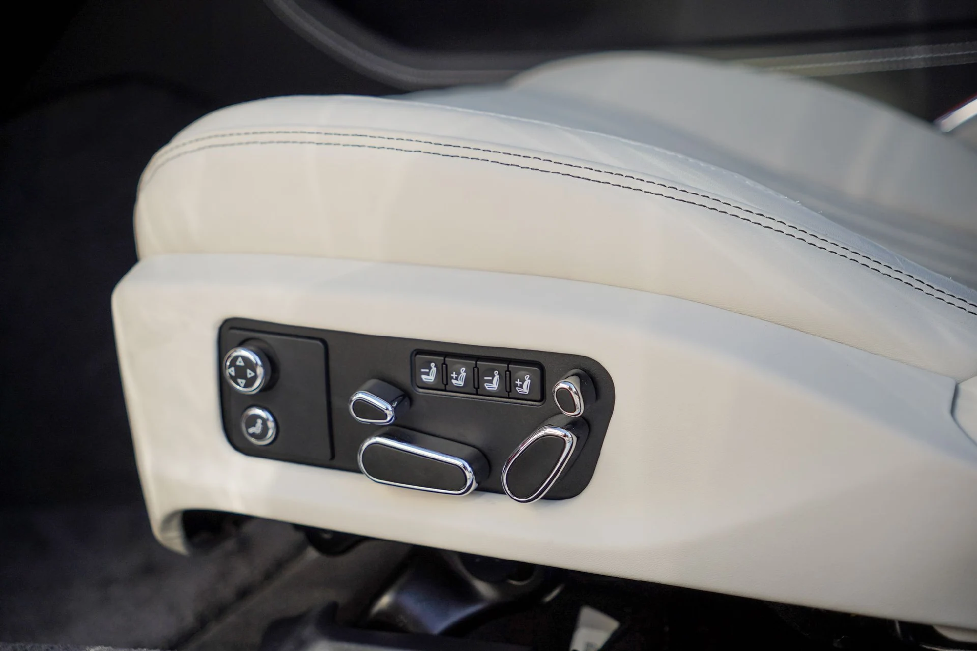 mph032_1364767858_Hi_Tech_Luxury_Imports_LLC_SCBCP_2_ZG_7_TC_025259_image_33_6c26d8d00a