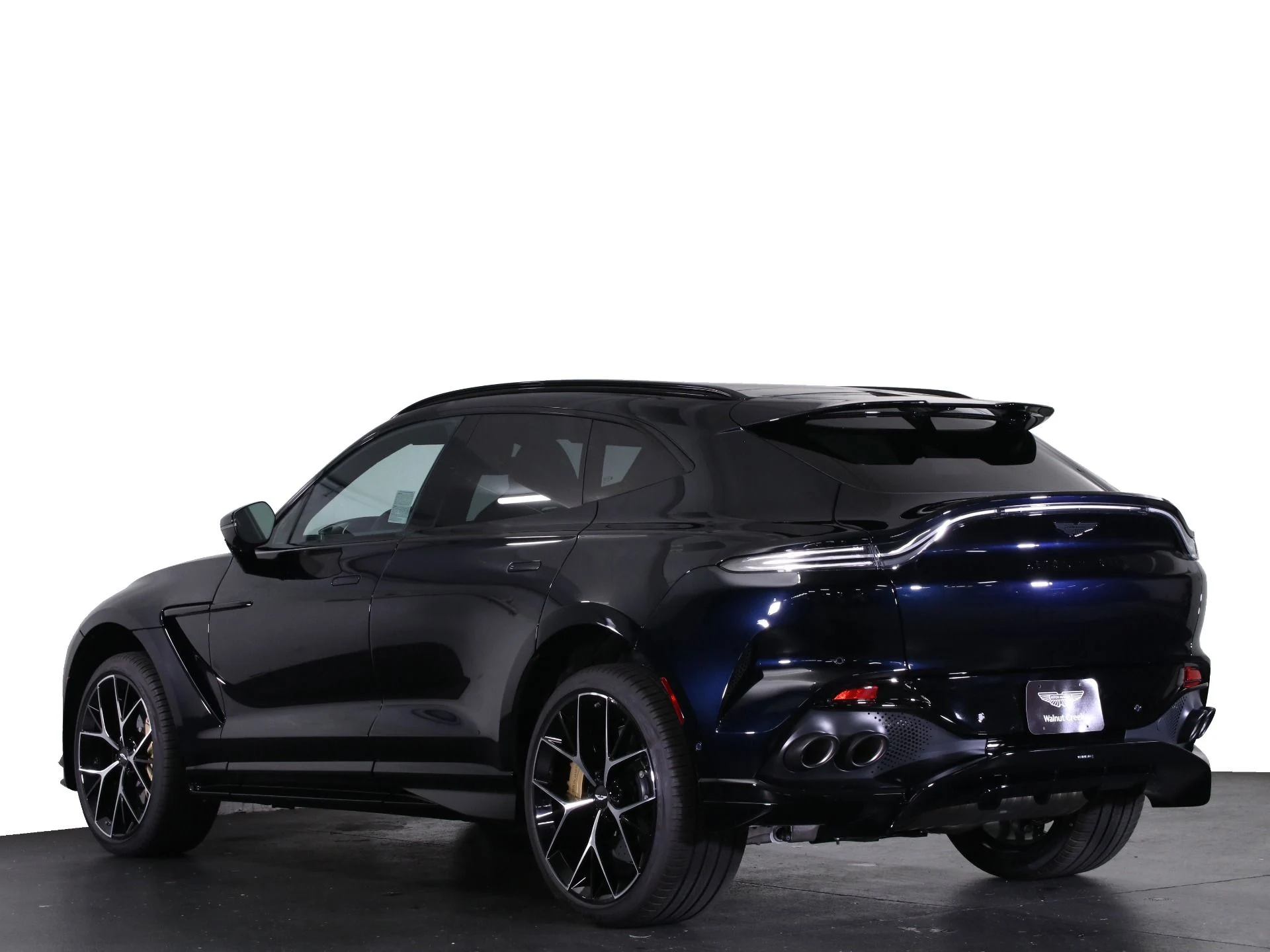 mph032_1370959498_New_2025_Aston_Martin_DBX_707_1758482586_13189ee86f