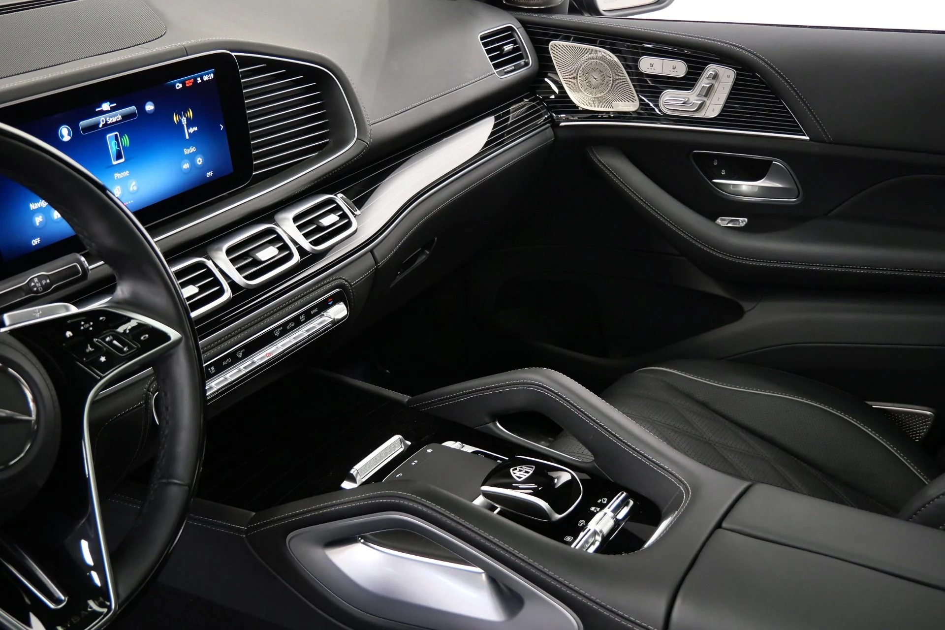 mph032_1371008694_Used_2025_Mercedes_Benz_Maybach_GLS_600_4_MATIC_Monoblock_Wheels_4_Seat_Configuration_Rear_Entertainment_1776793710_81aec16436