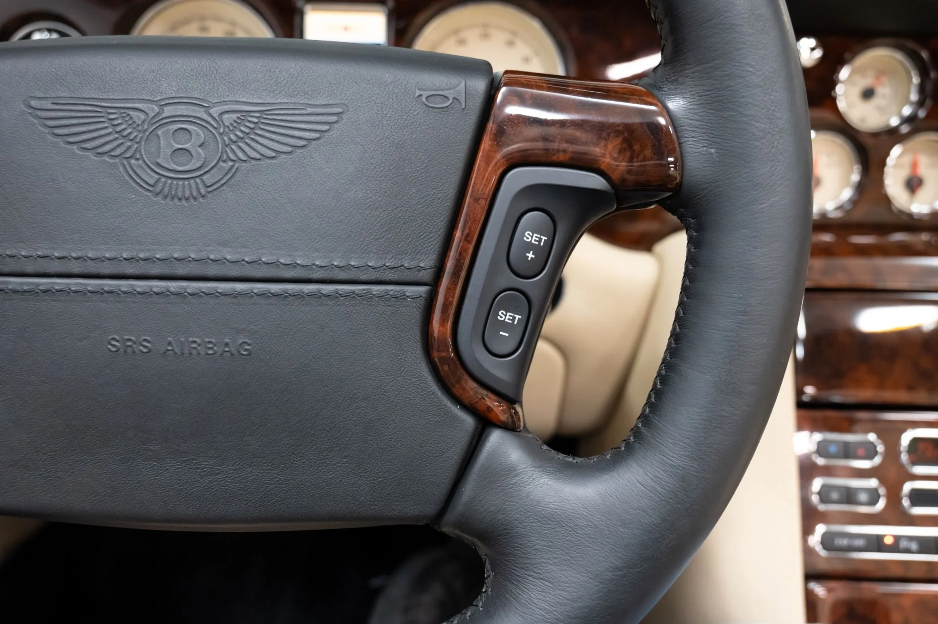 mph032_1372932922_Used_2007_Bentley_Azure_1753214683_f2c98321ba