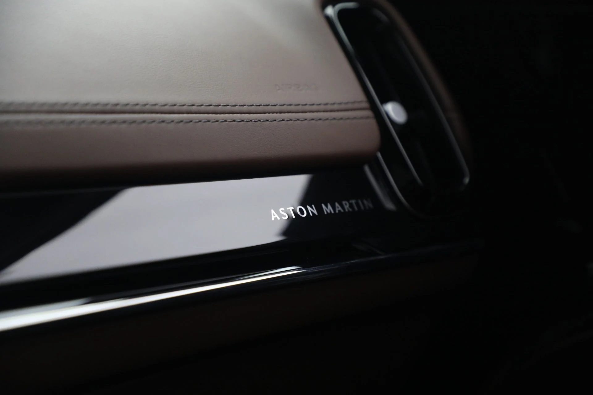 mph032_1374386554_New_2026_Aston_Martin_DBX_S_1765053271_4d5ea6e041