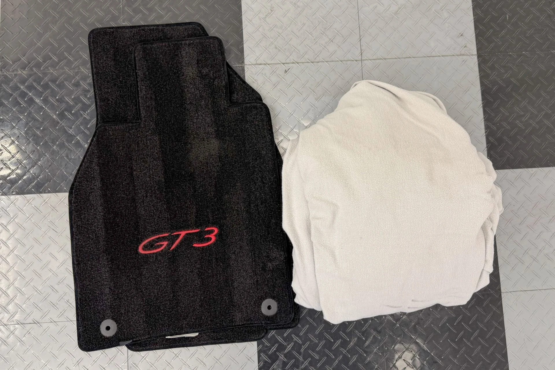 mph032_1381054979_Used_2015_Porsche_911_GT_3_Carbon_Ceramic_Brakes_Low_Miles_Fresh_Service_1782928031_df66322803