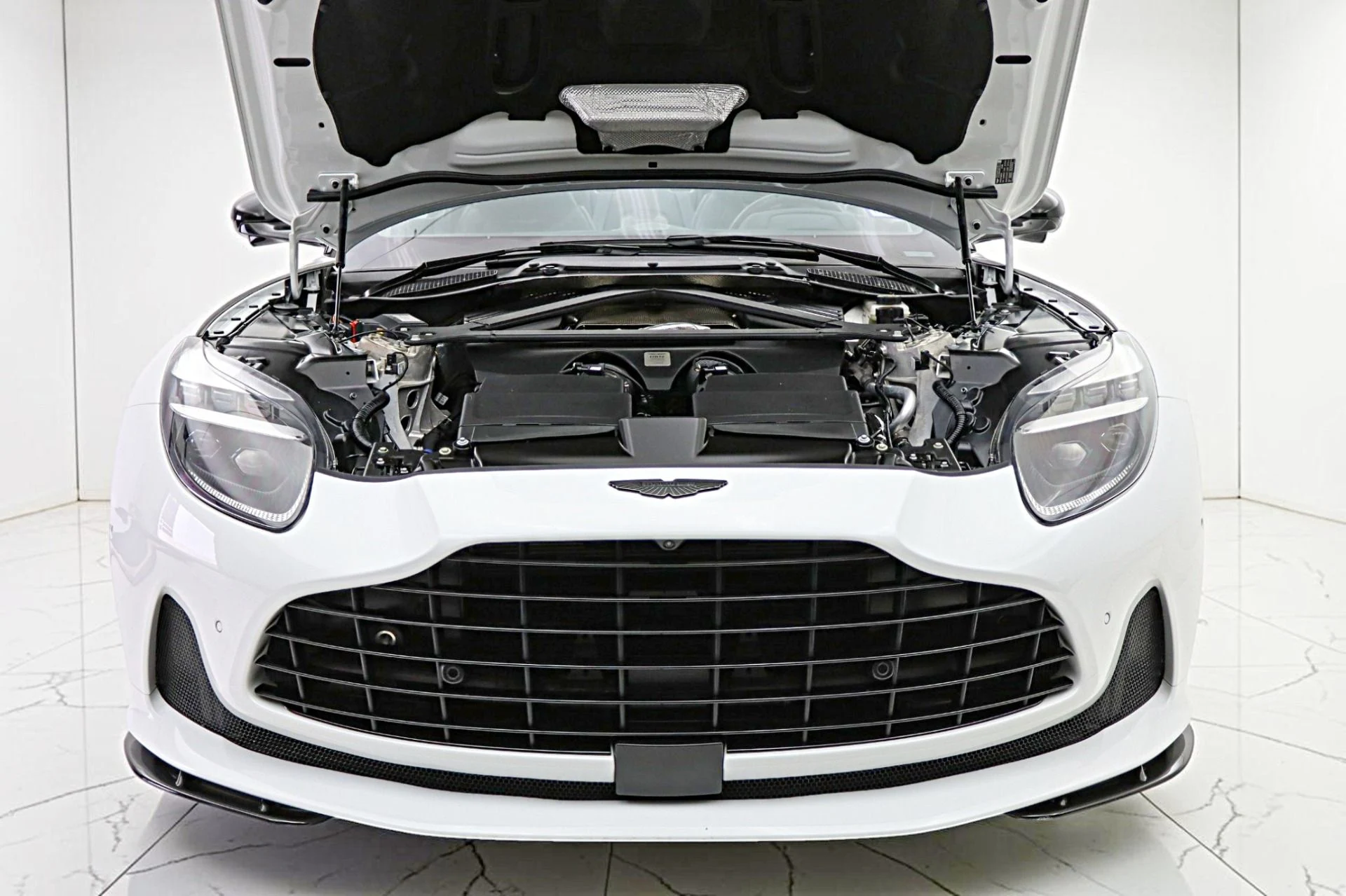 mph032_1383949170_Used_2024_Aston_Martin_DB_12_Volante_cc025b63fa