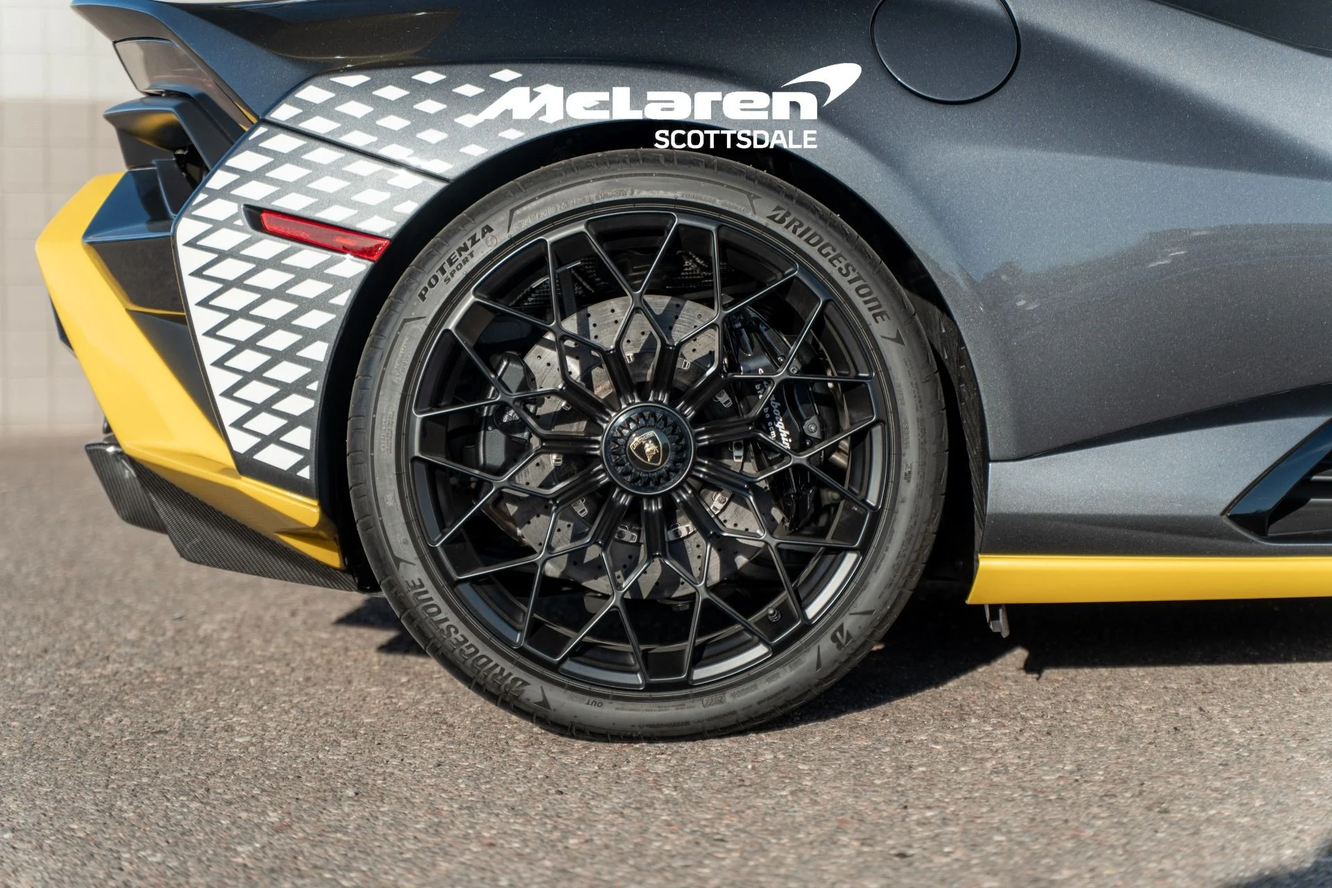 mph032_1403083948_Used_2022_LAMBORGHINI_HURACAN_STO_STO_1768681389_7c1e115e8c