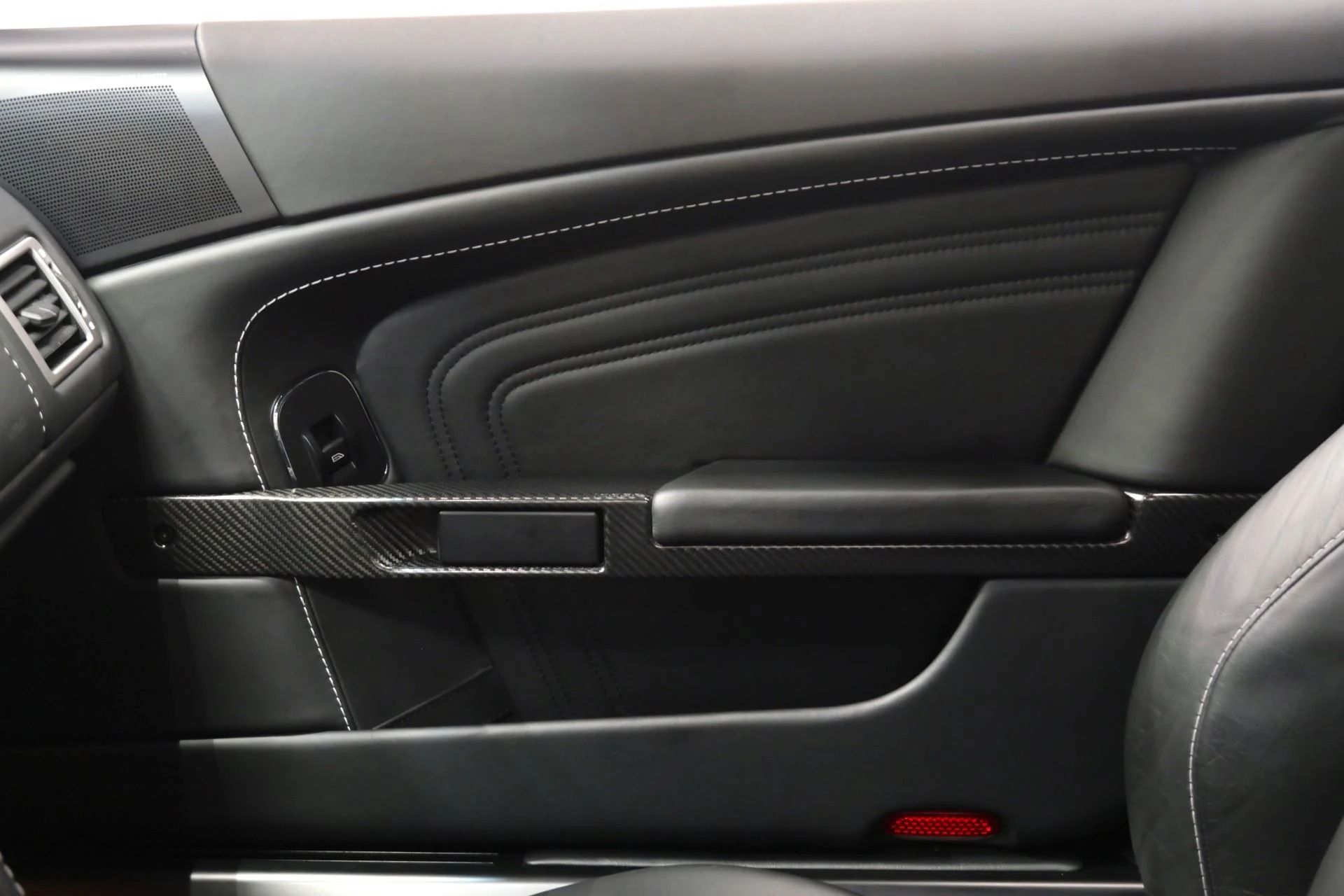 mph032_1409123422_Used_2012_Aston_Martin_DBS_Carbon_Edition_1761154594_d9422d22f1