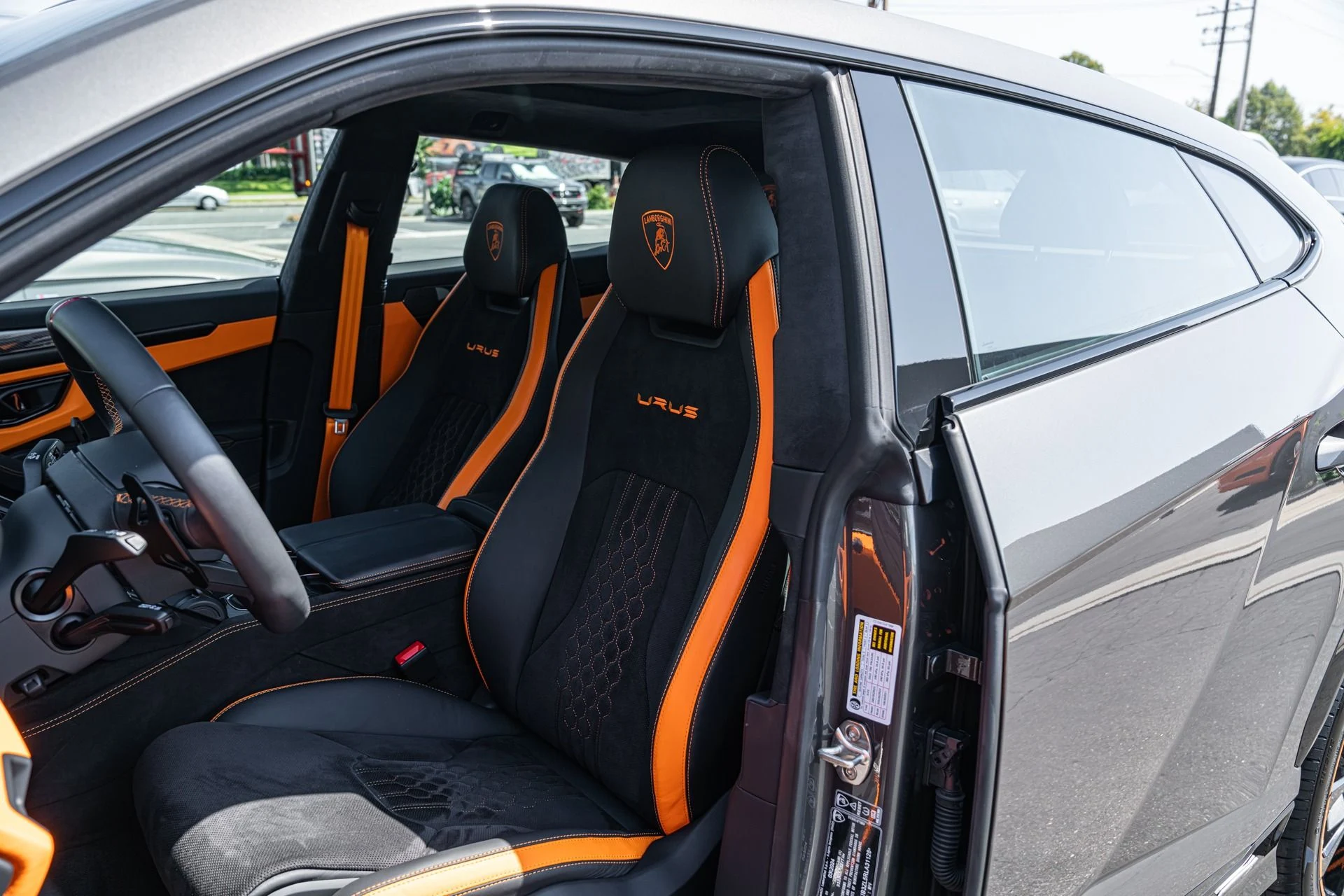 mph032_1410651916_Used_2024_Lamborghini_Urus_S_1755026186_5001b7bdd5