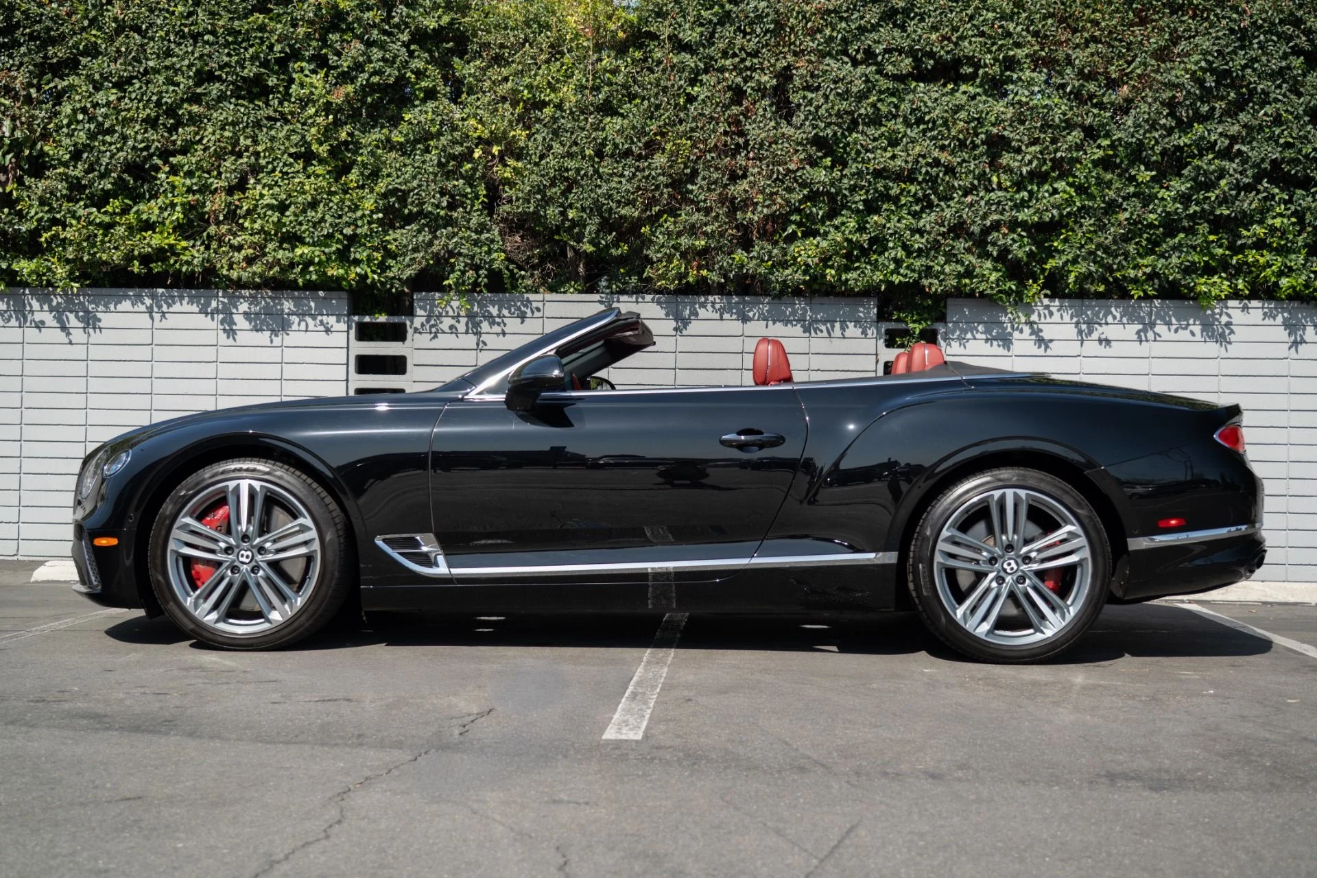 mph032_1415191449_Used_2023_Bentley_Continental_GTC_V8_1755892856_bffab43e70