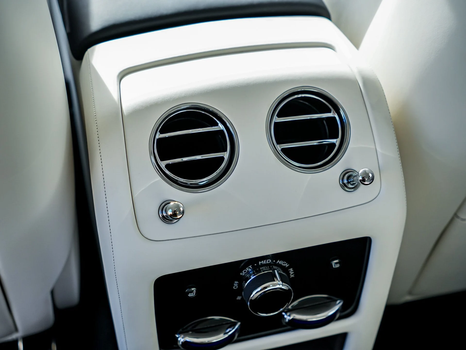 mph032_1415261899_Hi_Tech_Luxury_Imports_LLC_SCA_23_GZ_00_VU_236165_image_32_d36f7dfab7