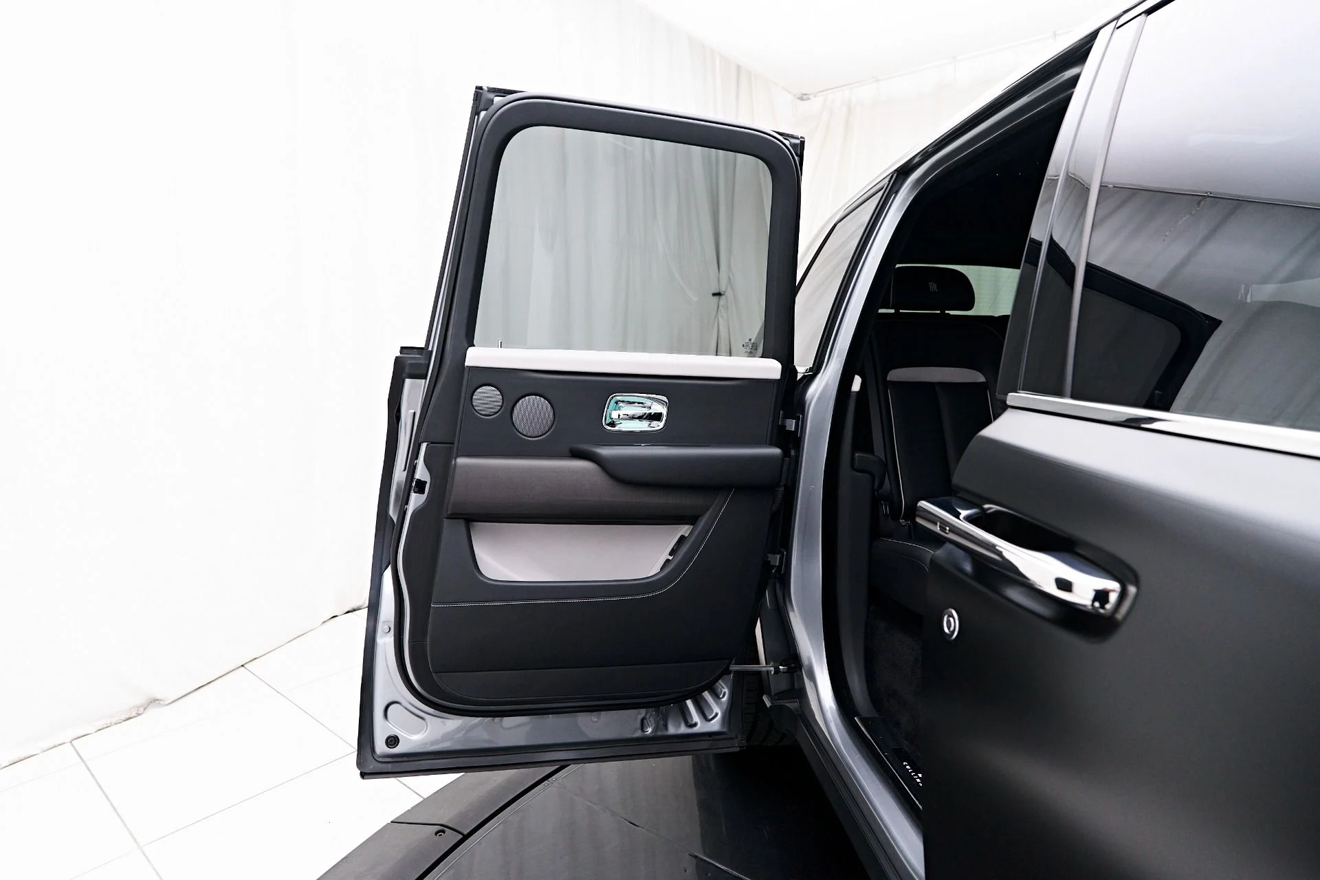 mph032_1425301716_Used_2023_Rolls_Royce_Cullinan_Base_1756252246_d2c2211969