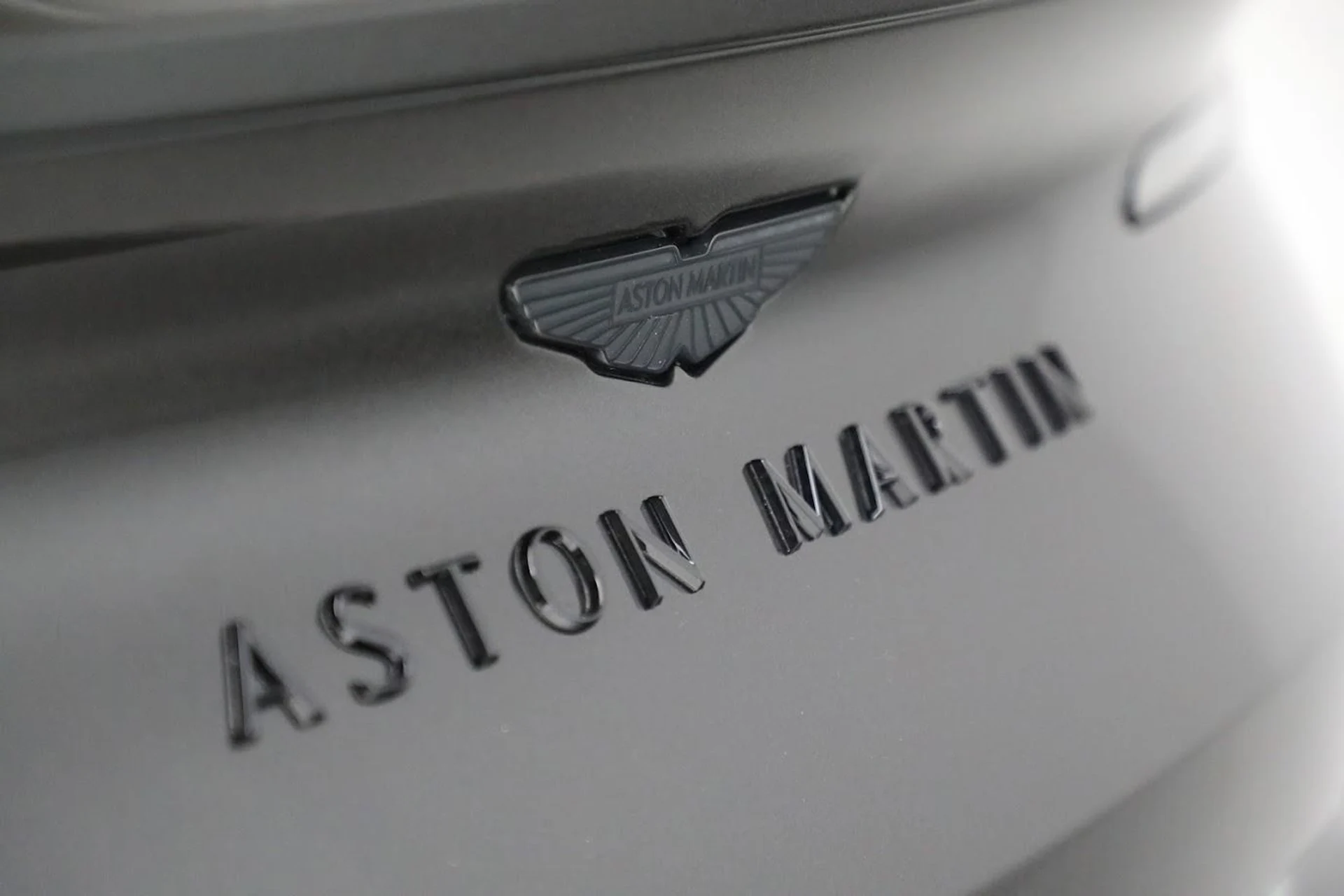 mph032_1440442620_Used_2024_Aston_Martin_DB_12_Volante_9bde346846