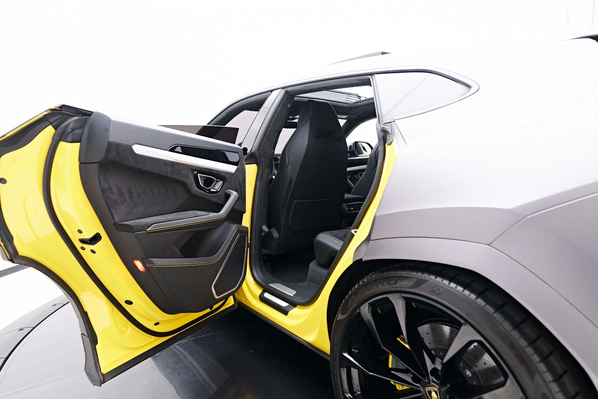 mph032_1441009611_Used_2021_Lamborghini_Urus_Base_1758751756_1e309e2cec