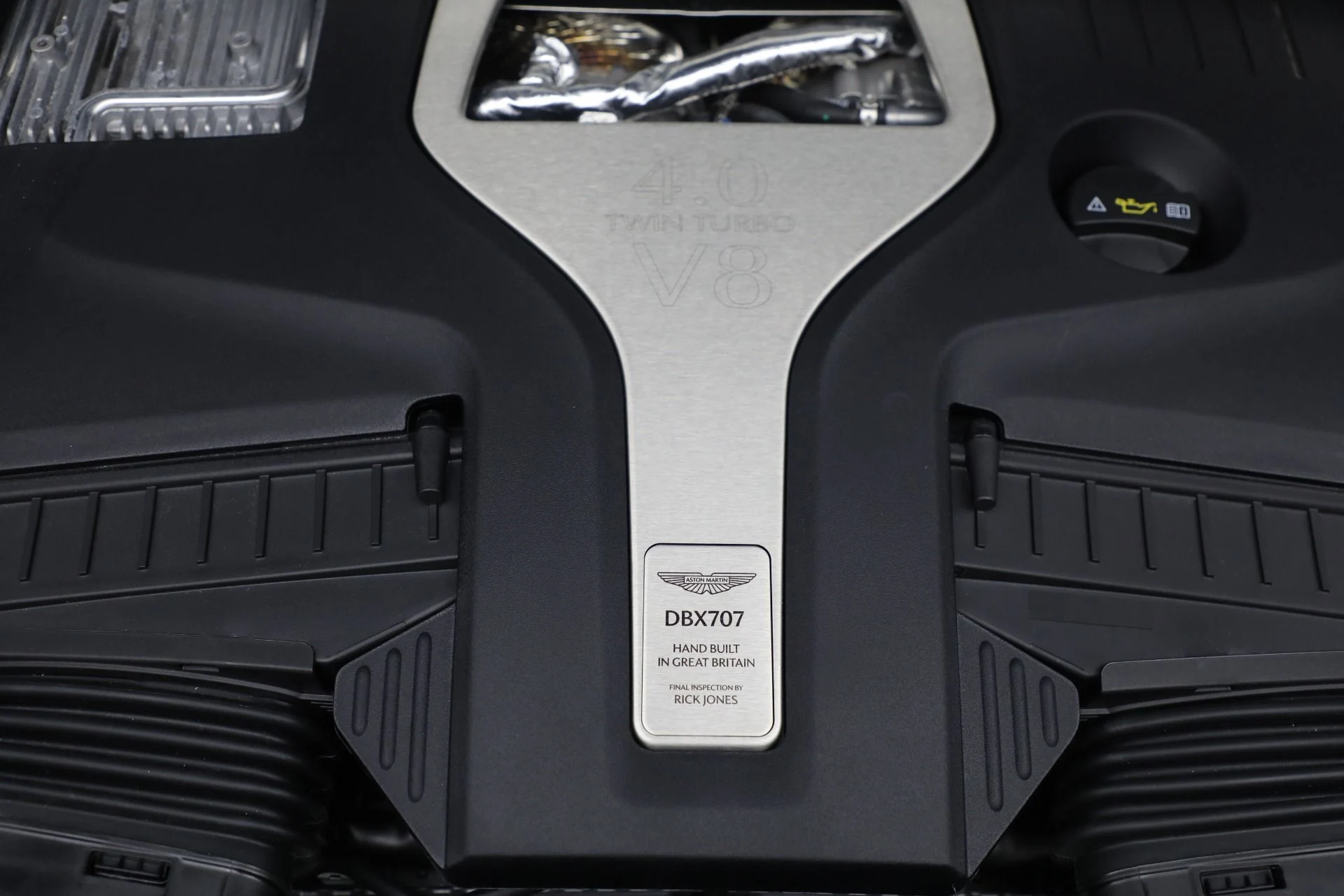 mph032_1443451996_New_2025_Aston_Martin_DBX_707_f7a2ad01dc