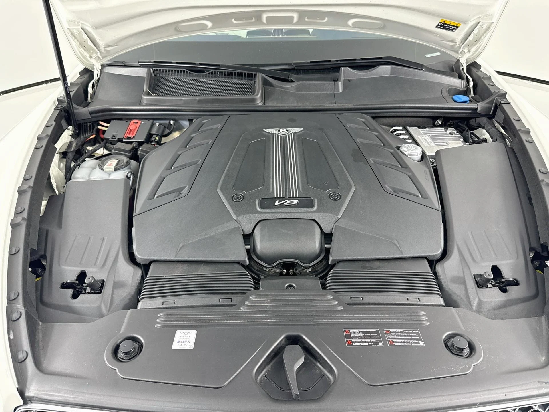 mph032_1466871756_Used_2023_Bentley_Bentayga_Azure_1793142054_f7f912b4f6