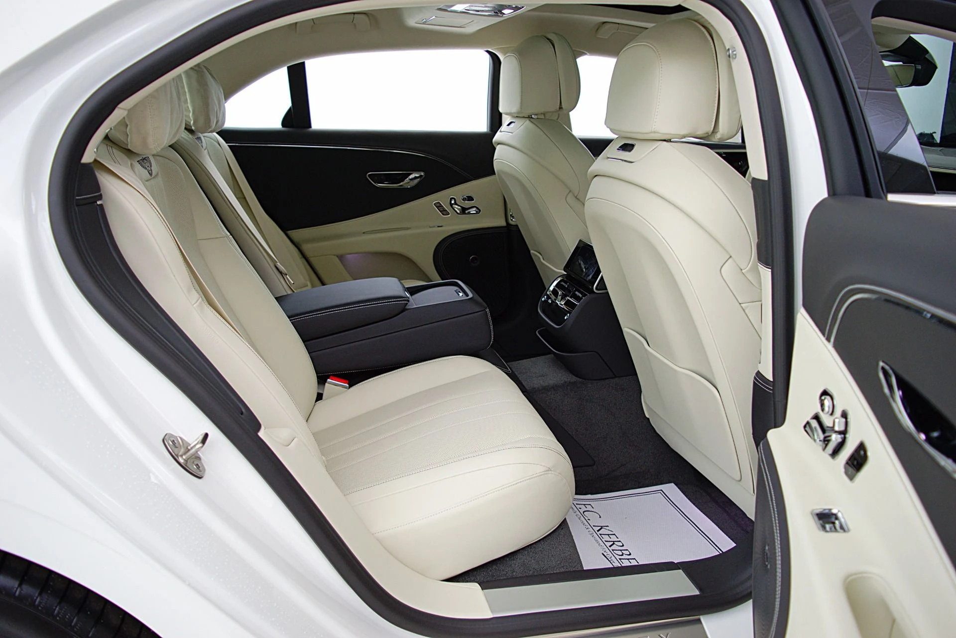 mph032_1479792676_Used_2023_Bentley_Flying_Spur_Hybrid_V6_LEASE_OPTIONS_AVAILABLE_18f86d3150