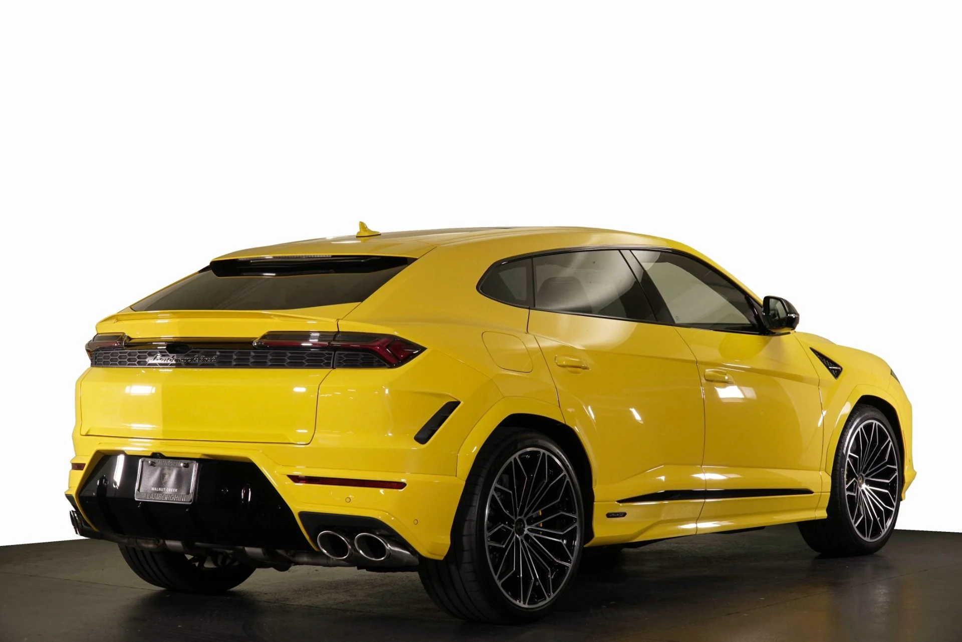 mph032_14822838_New_2026_Lamborghini_Urus_SE_1776446130_ef117c3377