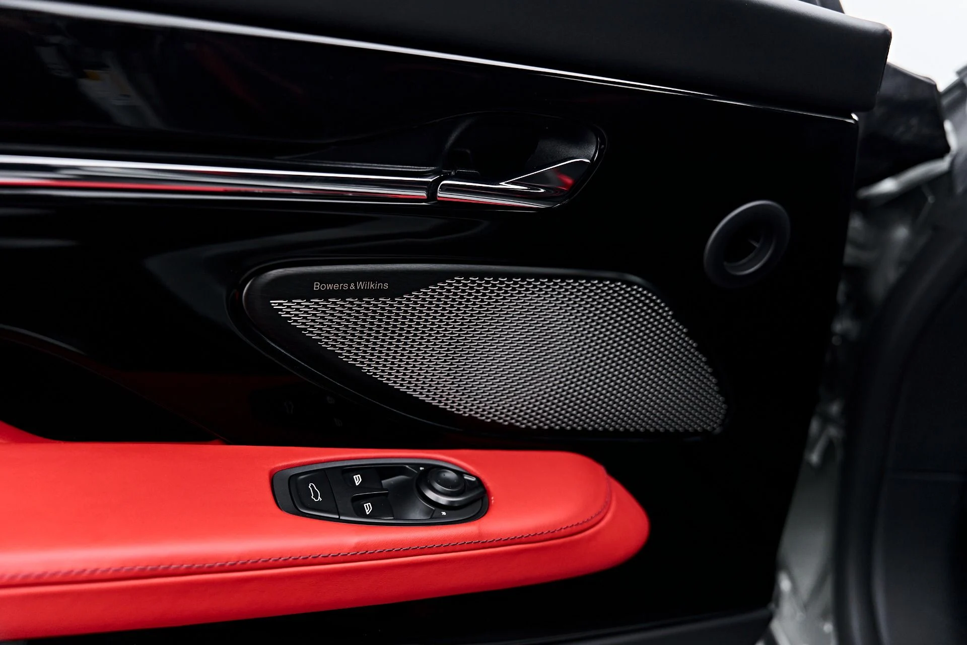 mph032_1494094160_Used_2024_Aston_Martin_DB_12_1789627761_a379095a19