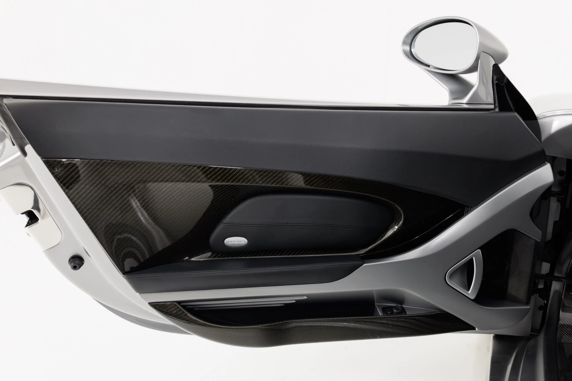 mph032_1501343965_Used_2004_Porsche_Carrera_GT_1780937853_33b754099c
